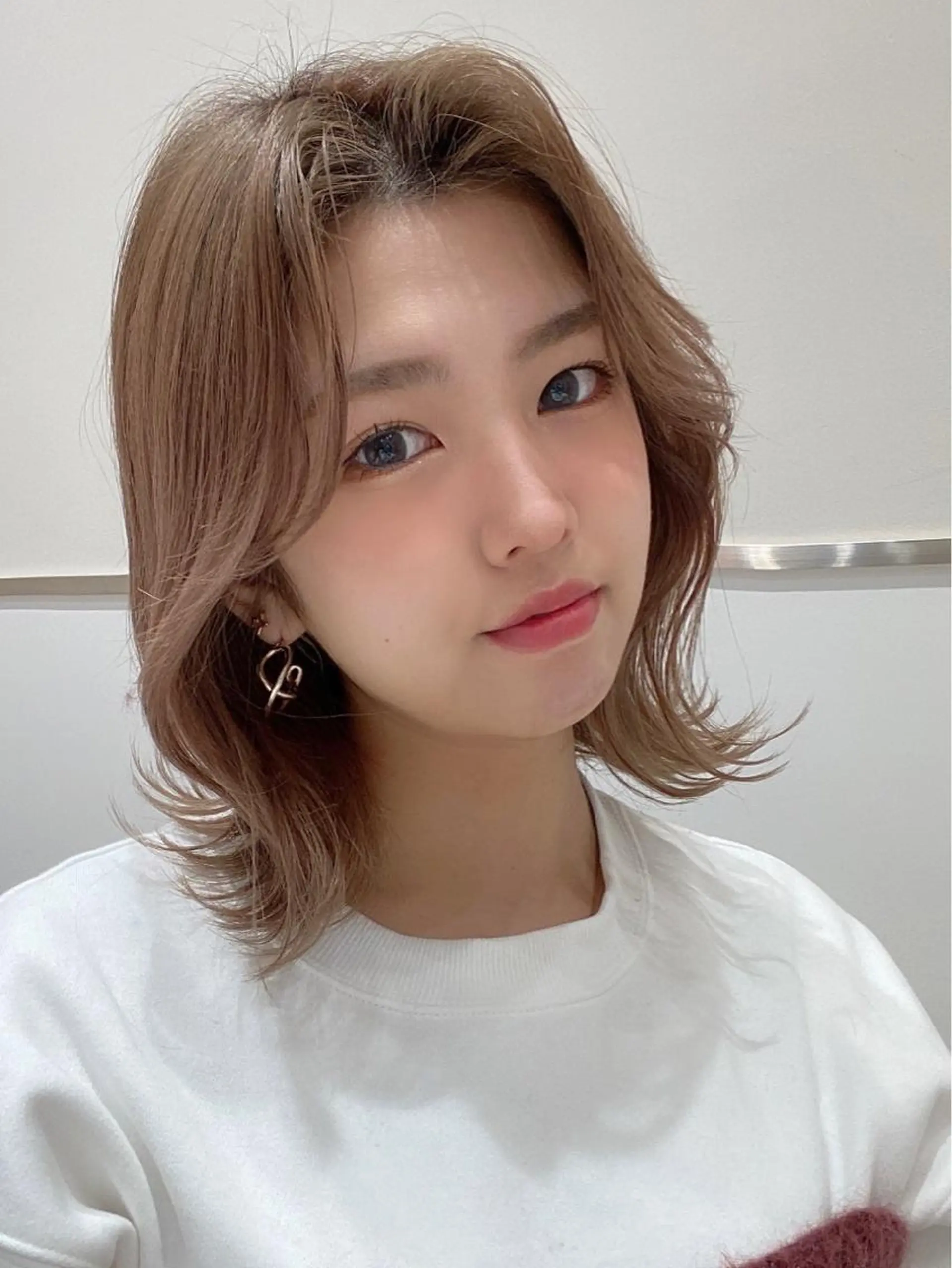 ミディアム カラー パーマ ヘアアレンジ 切りっぱなしボブ ブリーチ 透明感カラー グレージュ ブリーチなしカラー 小野寺瑞希 /最小顔カットのヘアスタイル