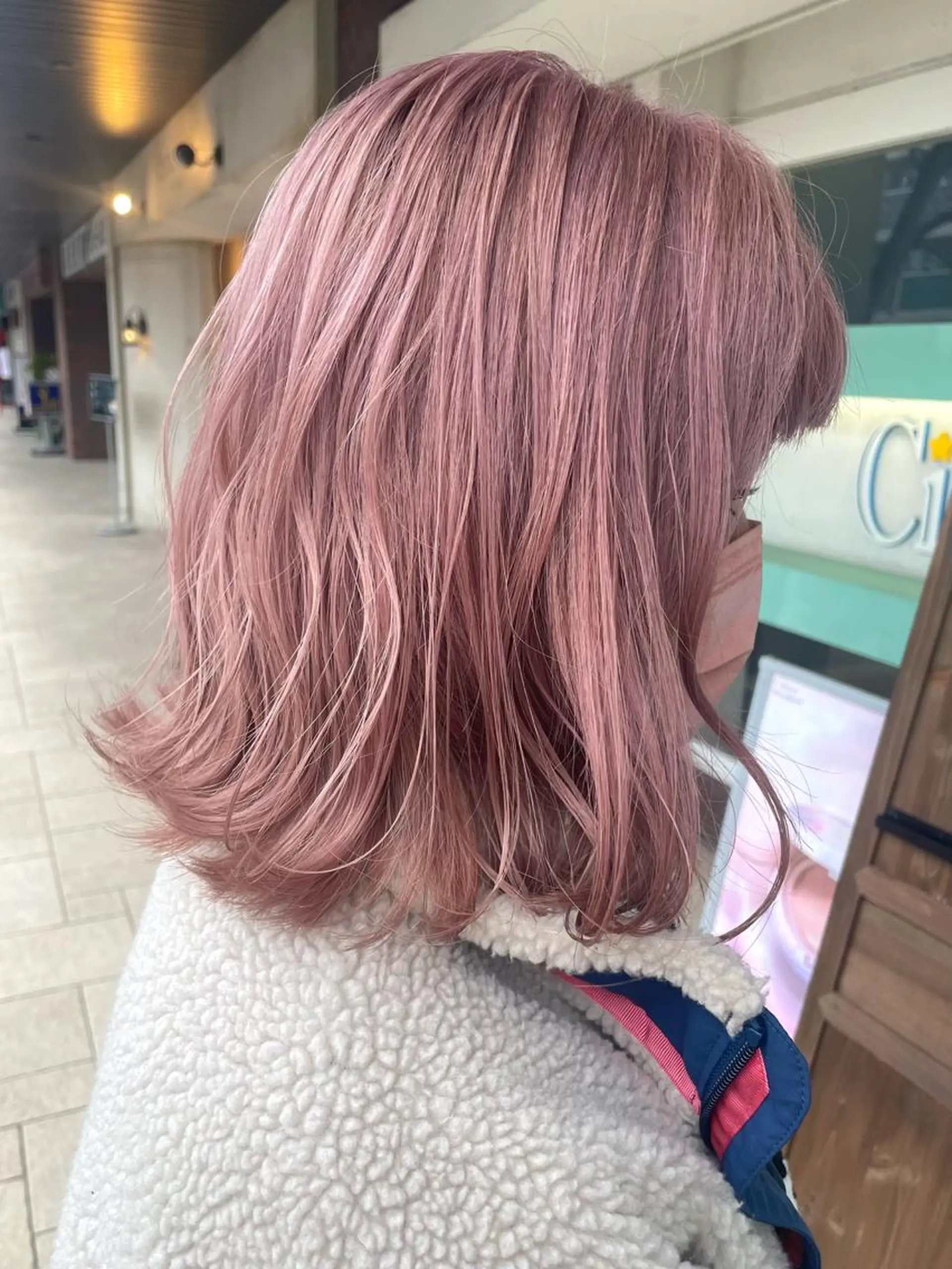 ミディアム カラー ピンクカラー ホワイトピンク 限定1名撮影モデル 村中衣里のヘアスタイル