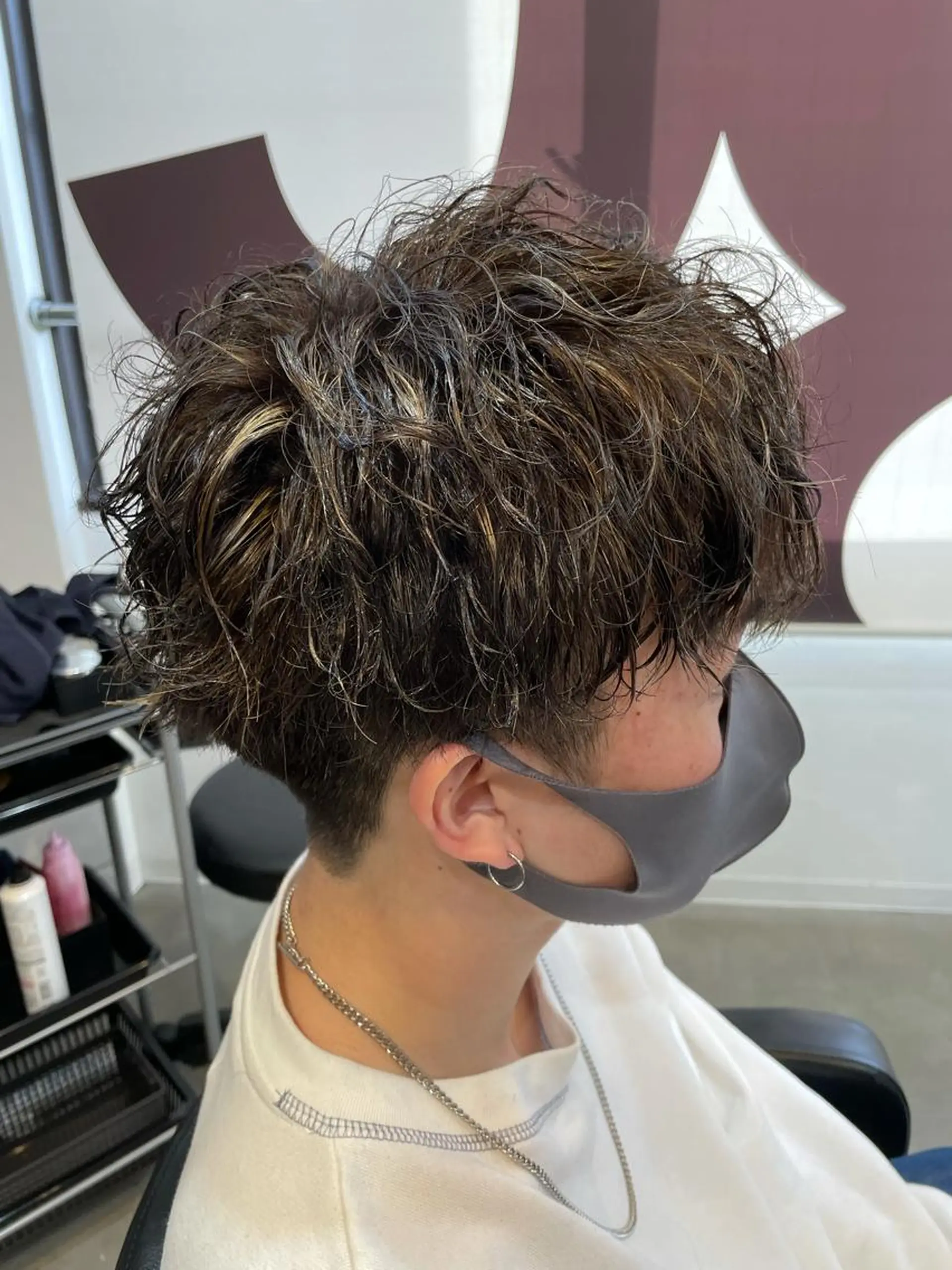 ショート カラー パーマ メンズ メンズブリーチ メンズハイライト メンズパーマ メンズツイストパーマ ブリーチ 小川 舜人のヘアスタイル