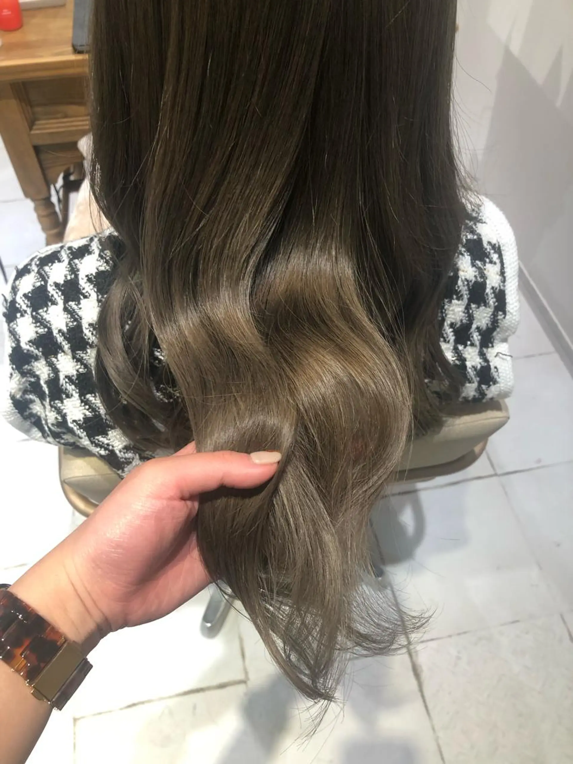 ロング カラー ベージュカラー ブリーチ オリーブベージュ カット ヘアカラー トリートメント 髪質改善/レイヤー/ お顔まわり/Ami.のヘアスタイル