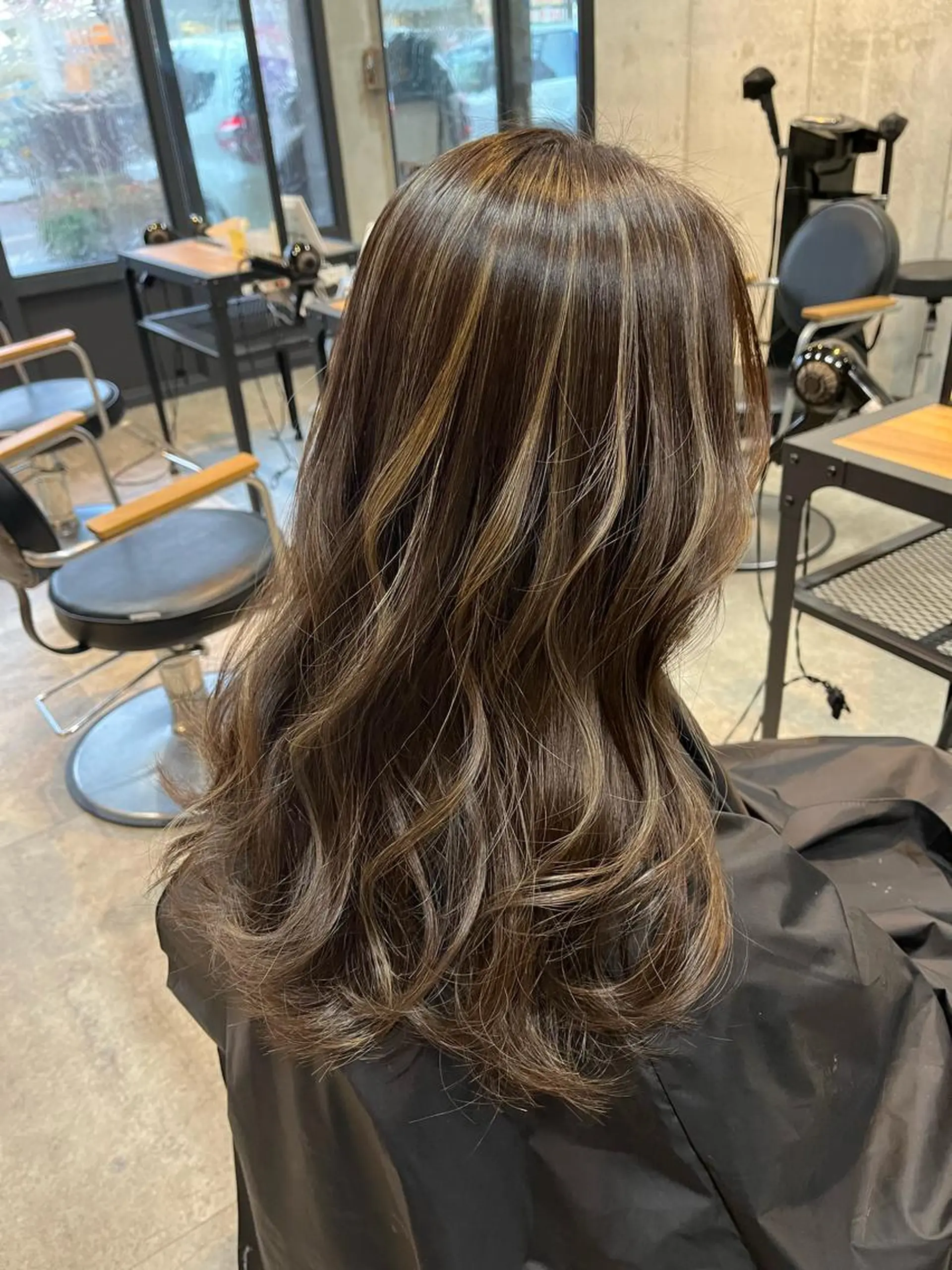 ロング ハイライト カット ヘアカラー トリートメント 山本 みきのヘアスタイル