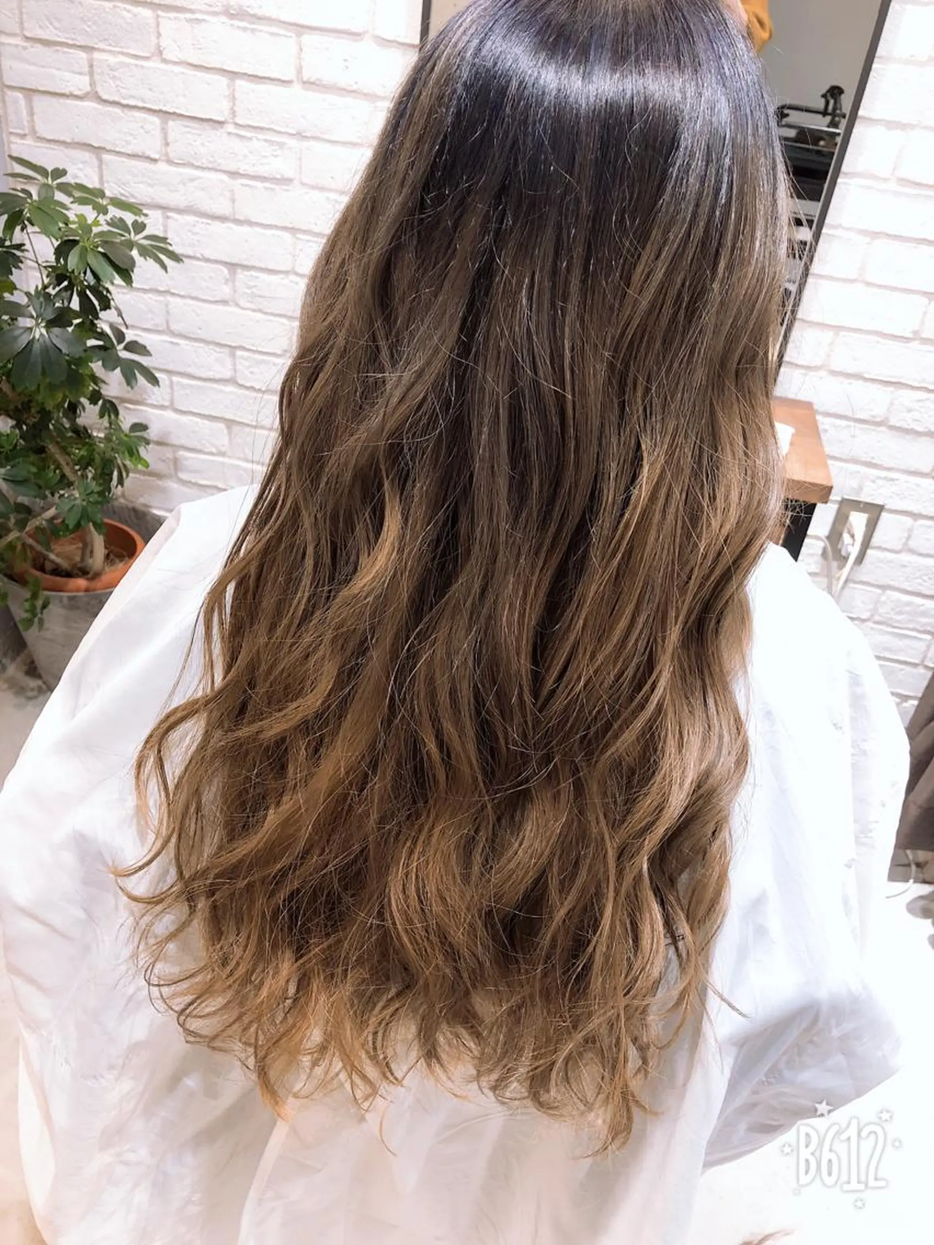 ロング カラー kawamoto akaneのヘアスタイル