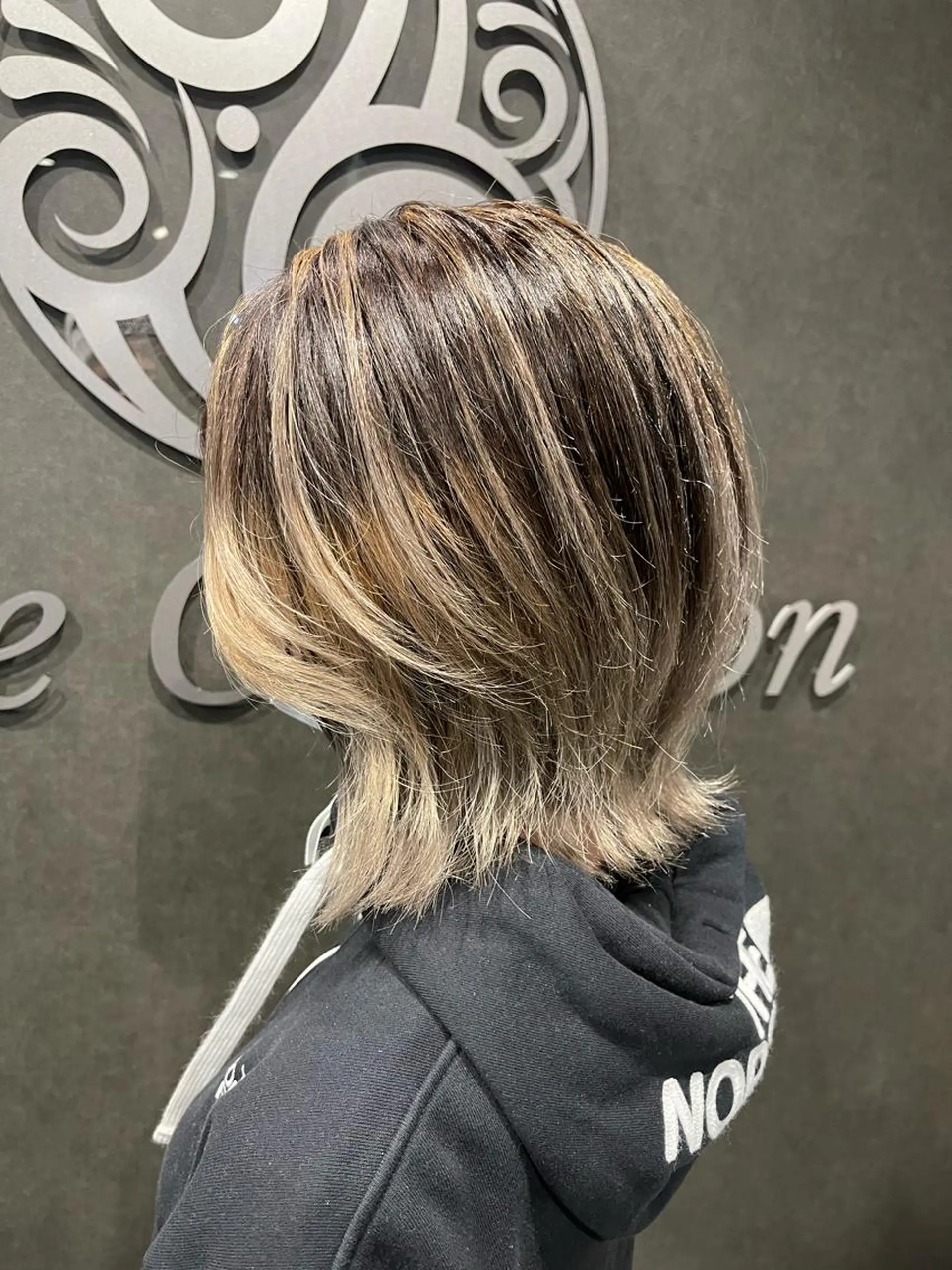 ミディアム ヘアカラー ハイトーン ／ レイヤー/吉田陸斗のヘアスタイル