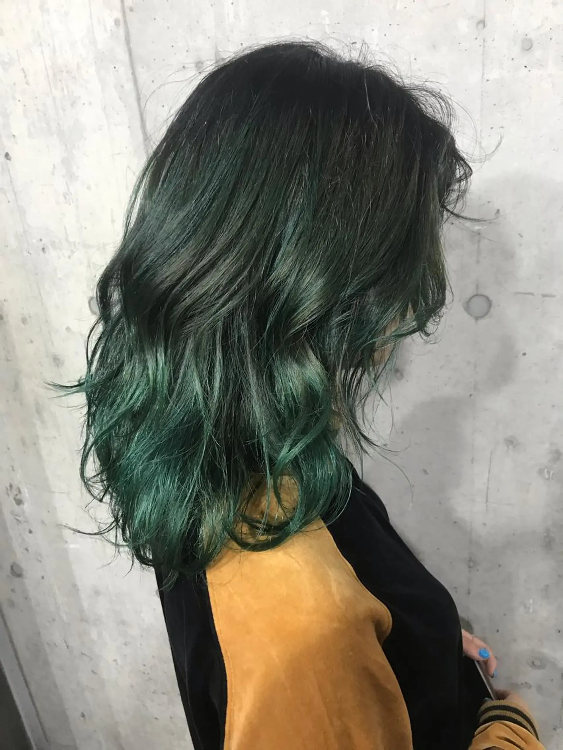 ミディアム カラー パーマ ヘアアレンジ メンズ キッズ ネイル マツエク・マツパ グリーン サロンドミルク 原宿のヘアスタイル