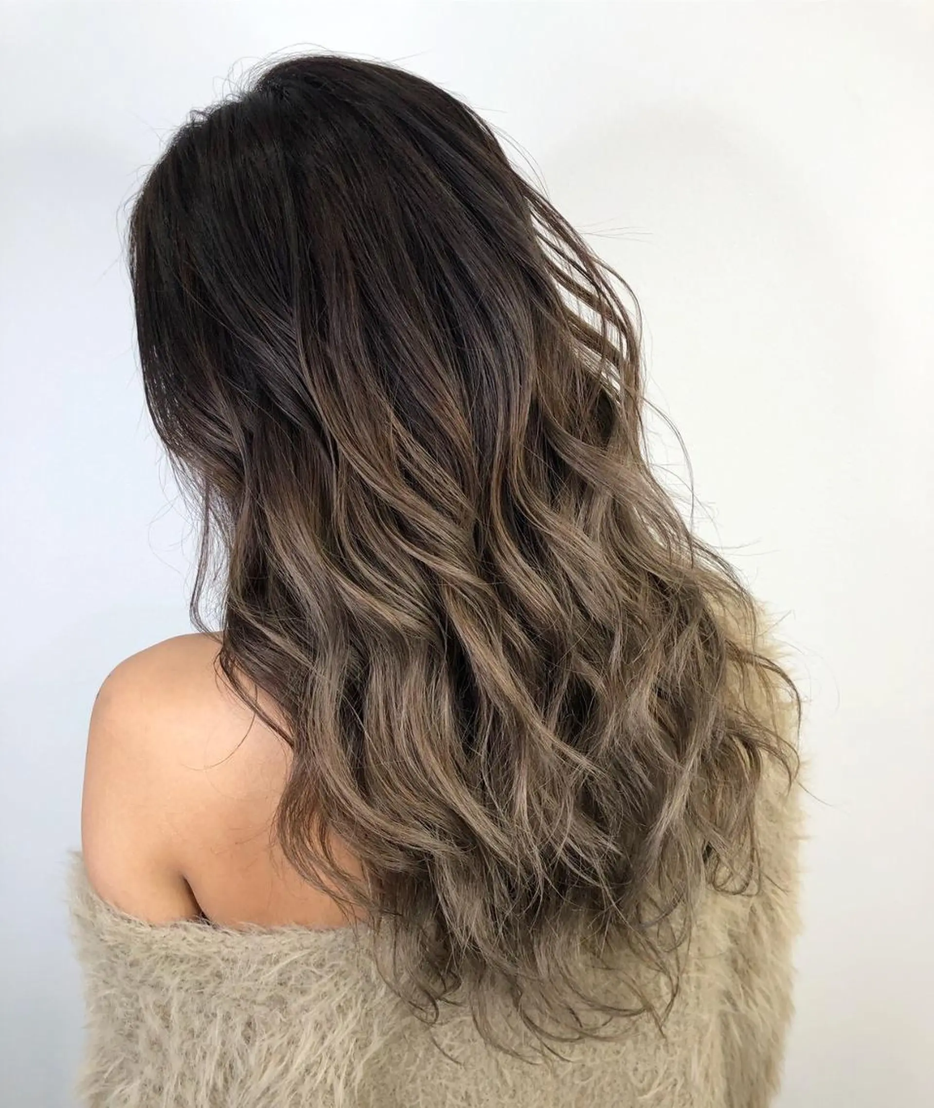 カラー デザインカラー Lienのヘアスタイル