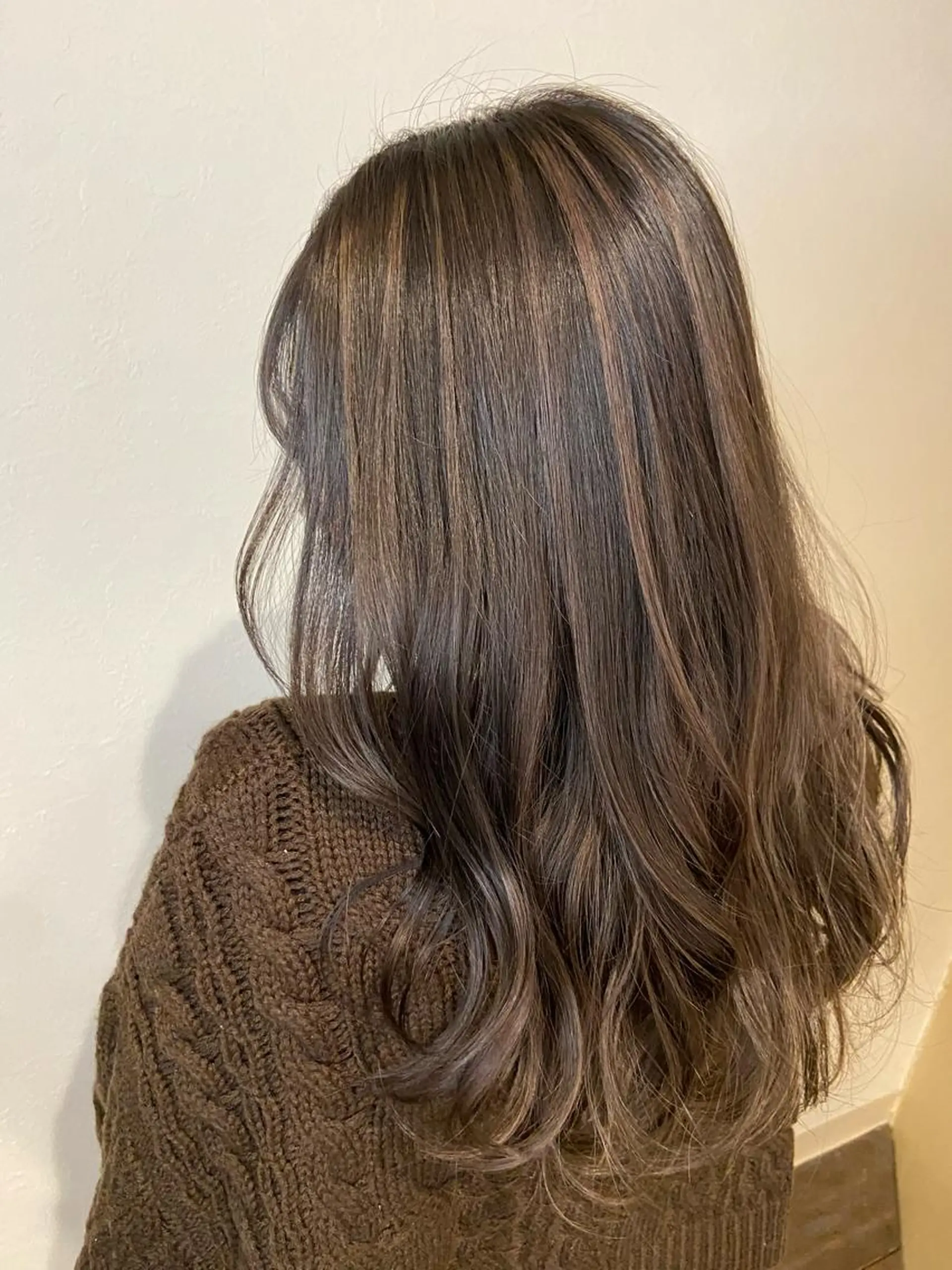 セミロング aini上本町 吉元直明のヘアスタイル