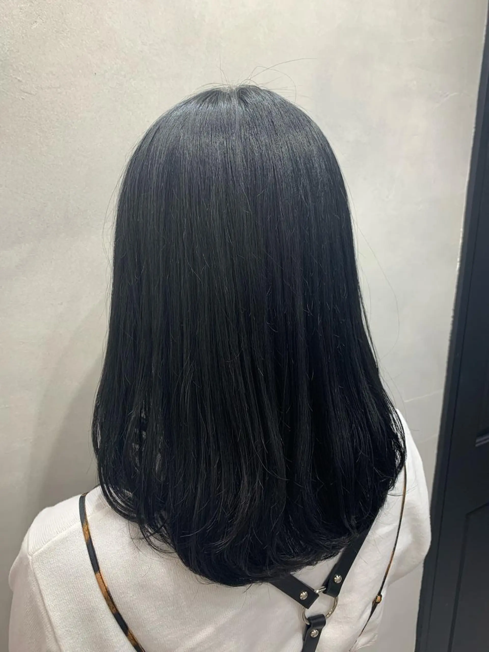 セミロング カラー ヘアアレンジ 黒髪 ブルーカラー ブルーブラック 透明感カラー SALOWIN Frente店所属・個室で似合わせ好印象 🧡外山弥千代のヘアスタイル