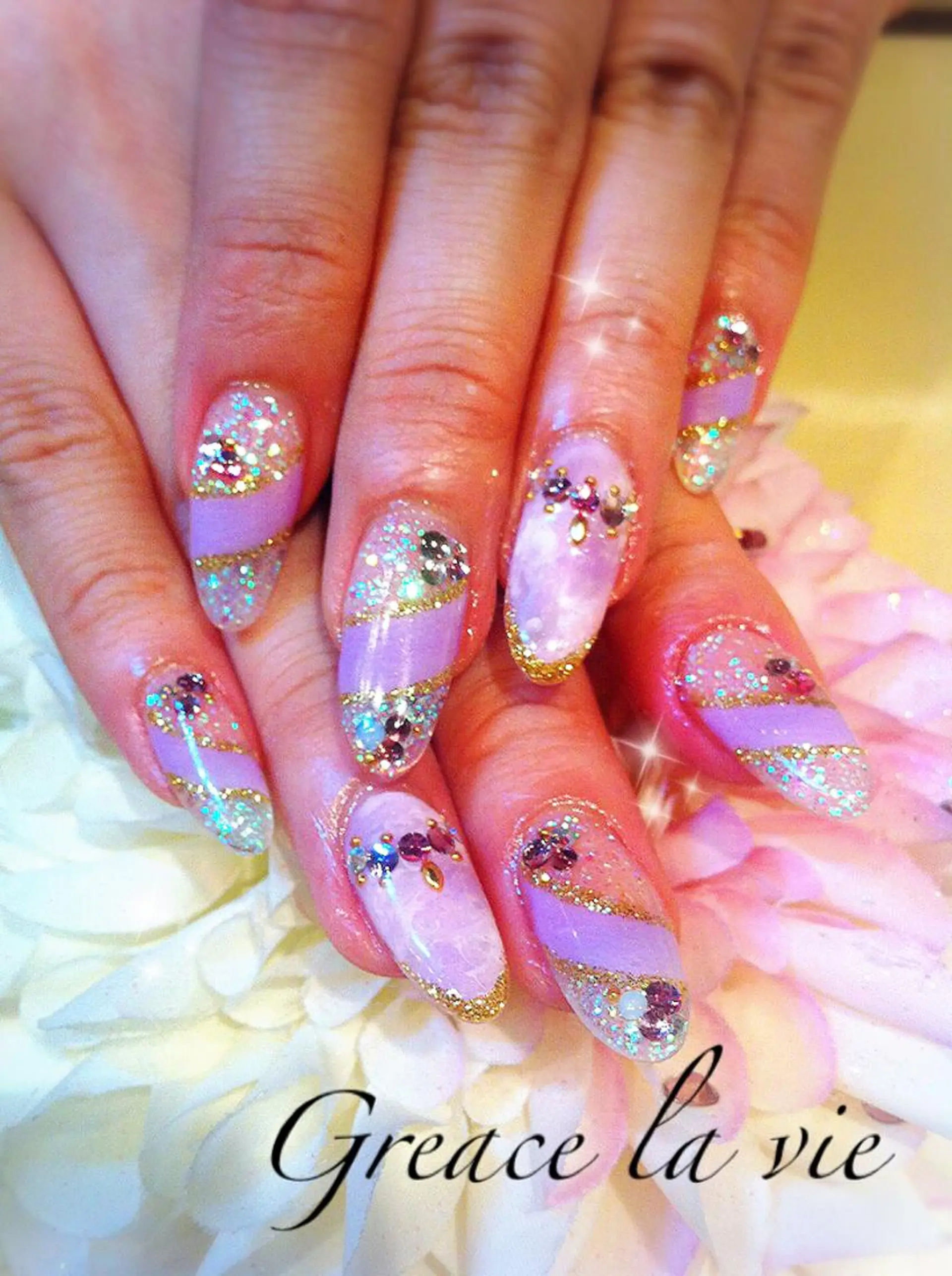 ロング ネイル フレンチネイル Greace  la vieのネイルデザイン