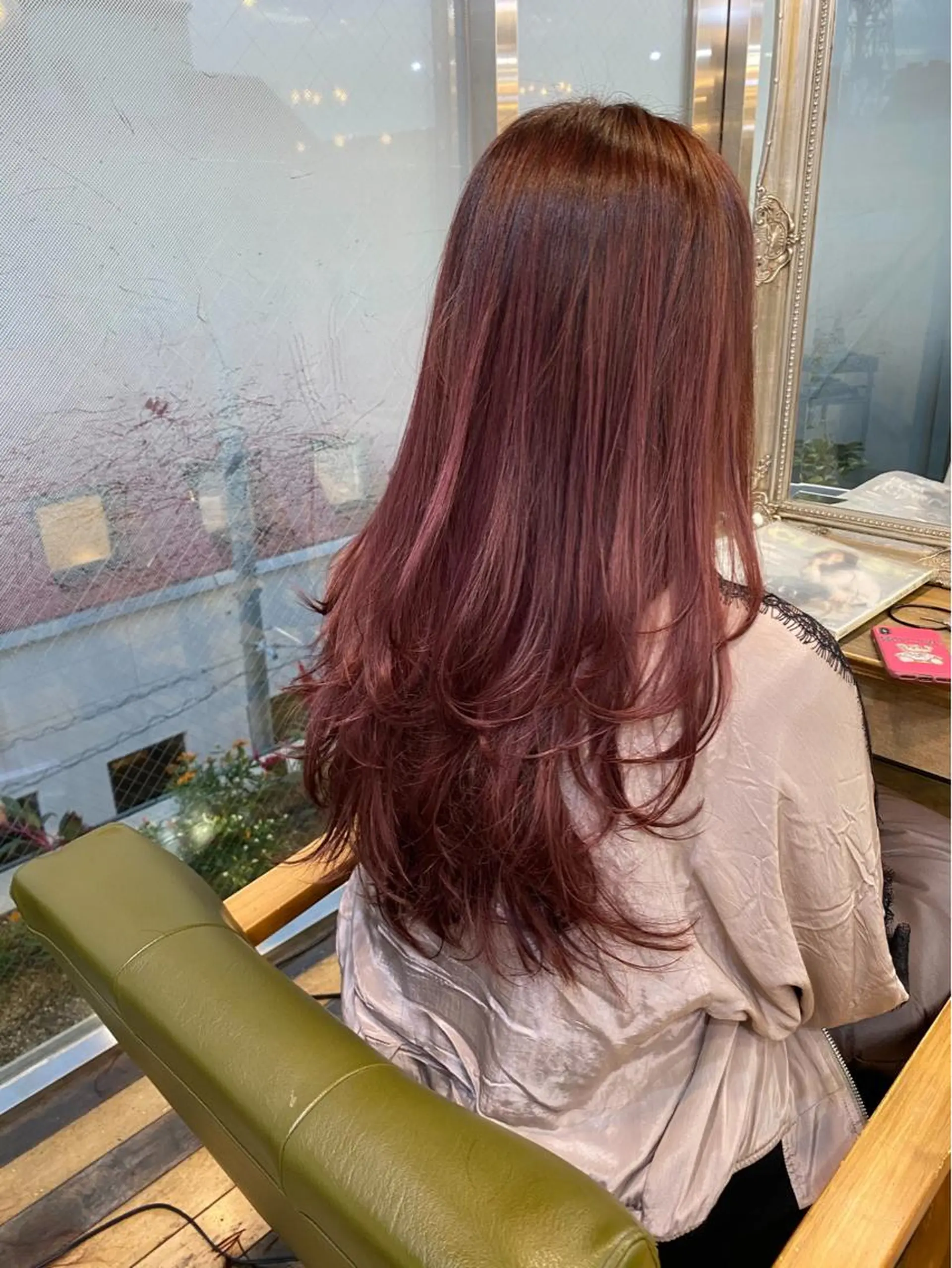 カラー レイヤーカット、 大人可愛い 中村美羅のヘアスタイル