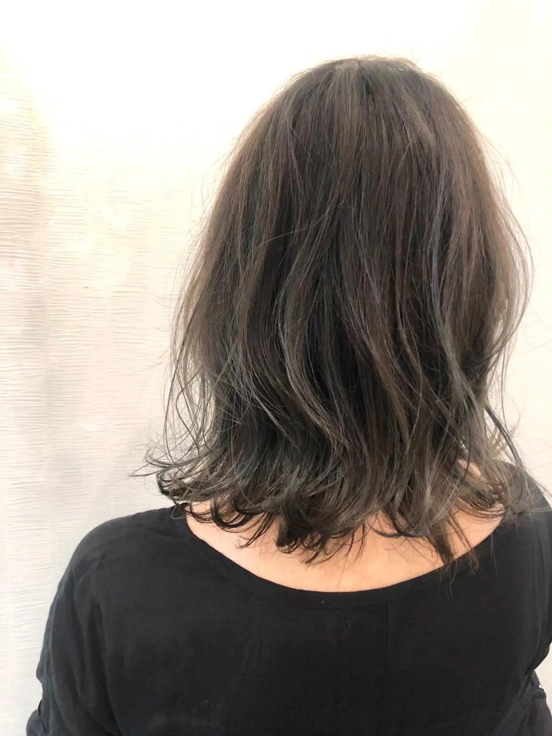 ミディアム カラー 平川 友希子のヘアスタイル