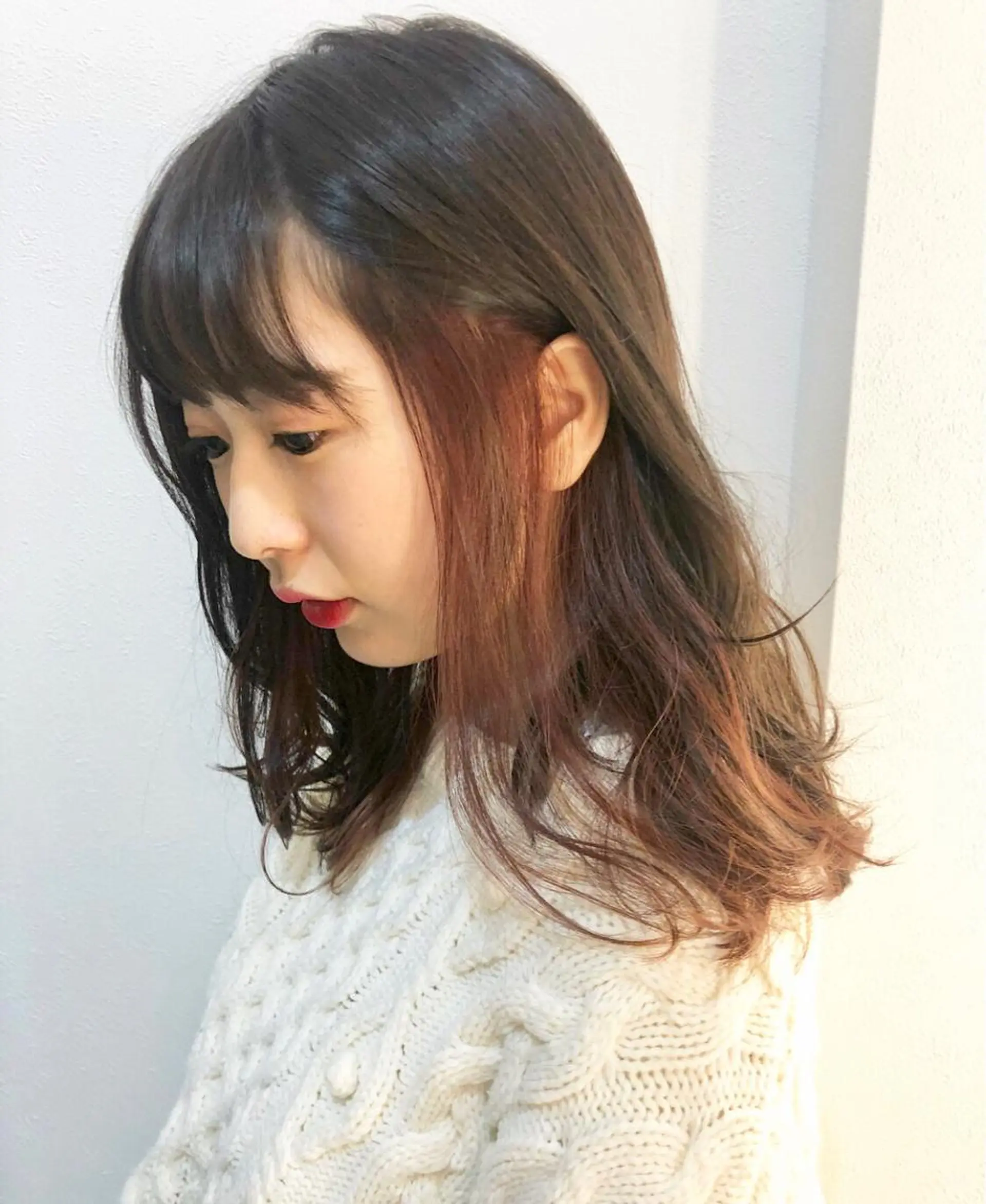 ミディアム カラー インナーカラー ピンクカラー 岩田 萌那のヘアスタイル