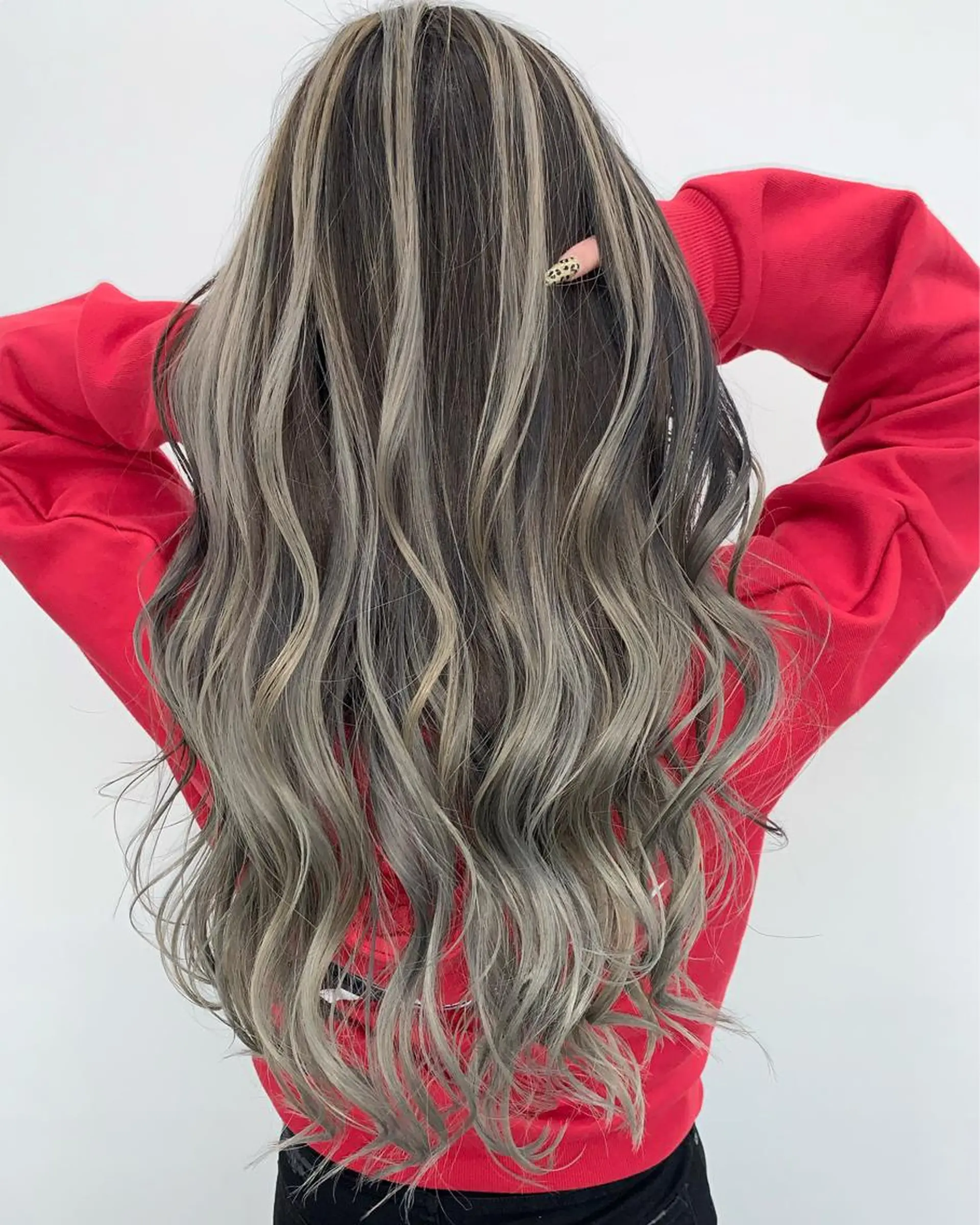 カラー バレイヤージュ ブリーチ グレージュ シルバー シルバーグレージュ LINOET名古屋 ブリーチ/ハイトーンのヘアスタイル