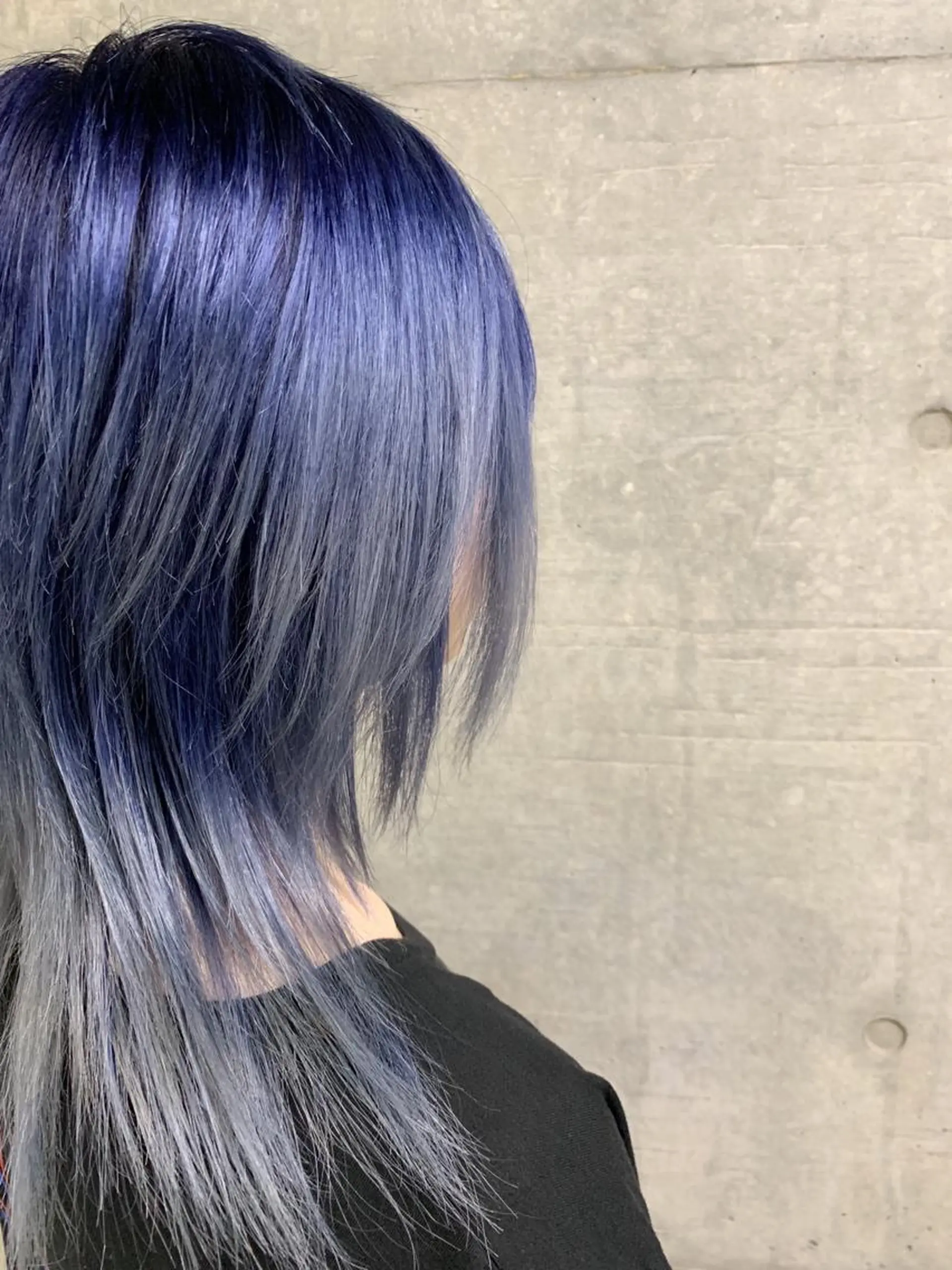 セミロング カラー アッシュ ブルーカラー ブルーアッシュ グラデーションカラー シルバー ヘアカラー トリートメント THE./ブリーチ 透感カラー/髪質改善のヘアスタイル