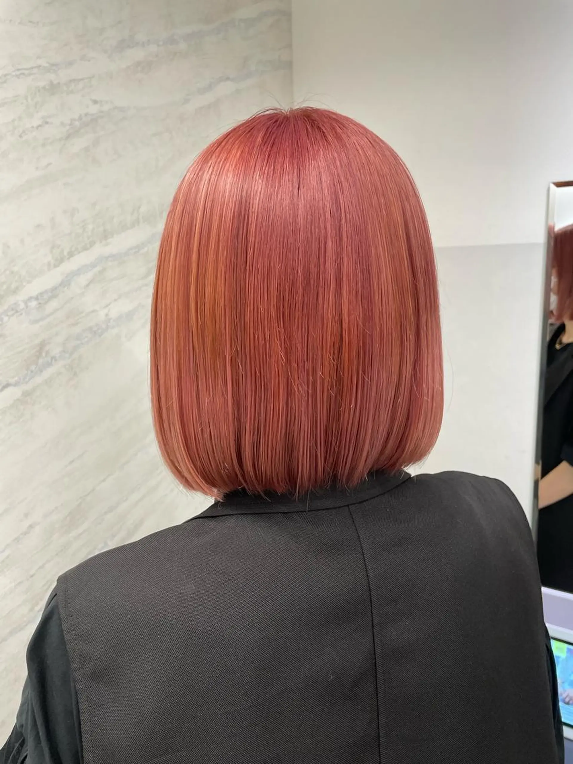 カラー AIRI layer cut hairのヘアスタイル