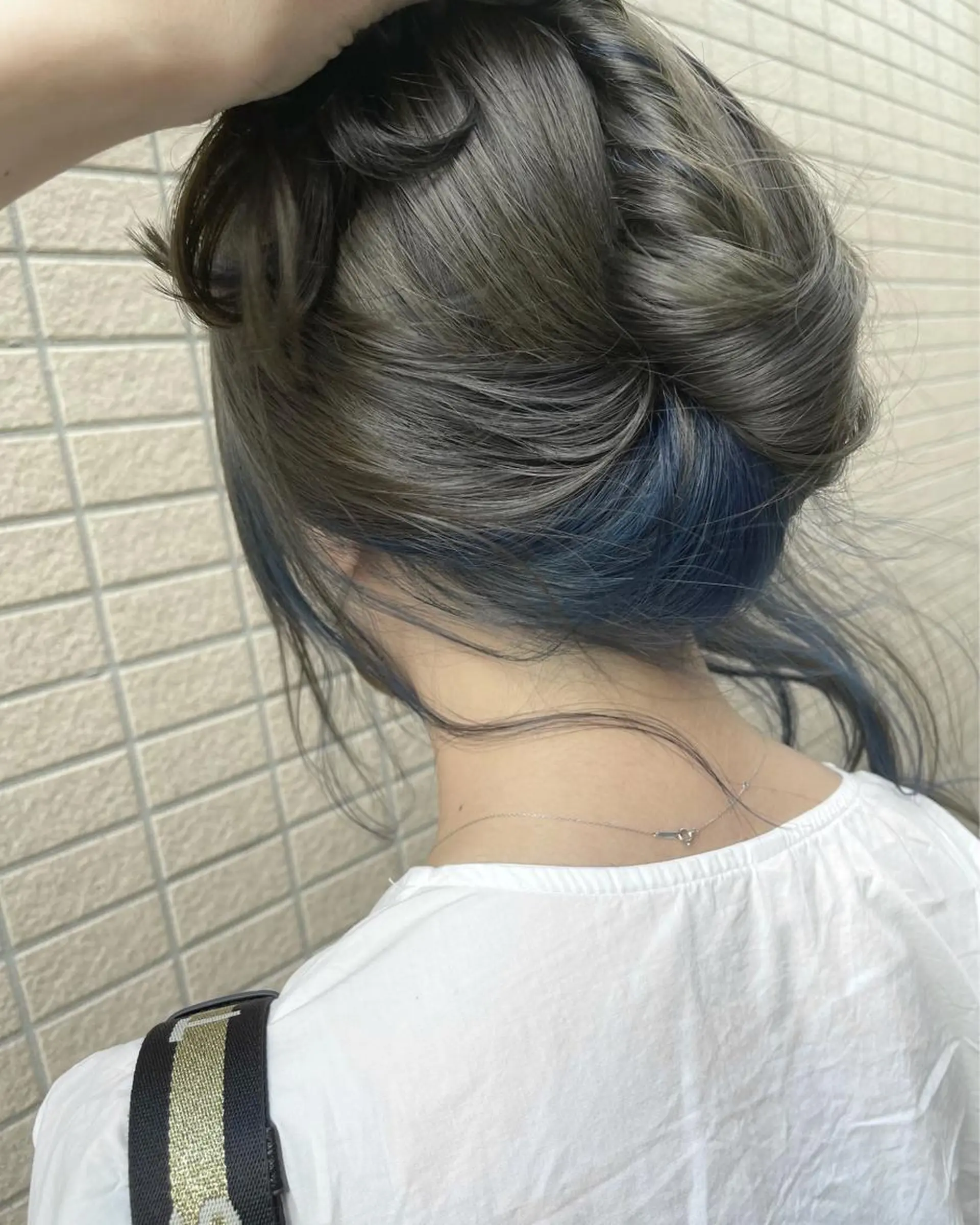 カラー インナーカラー ネイビーカラー トレンドパーマ 加藤菜月のヘアスタイル