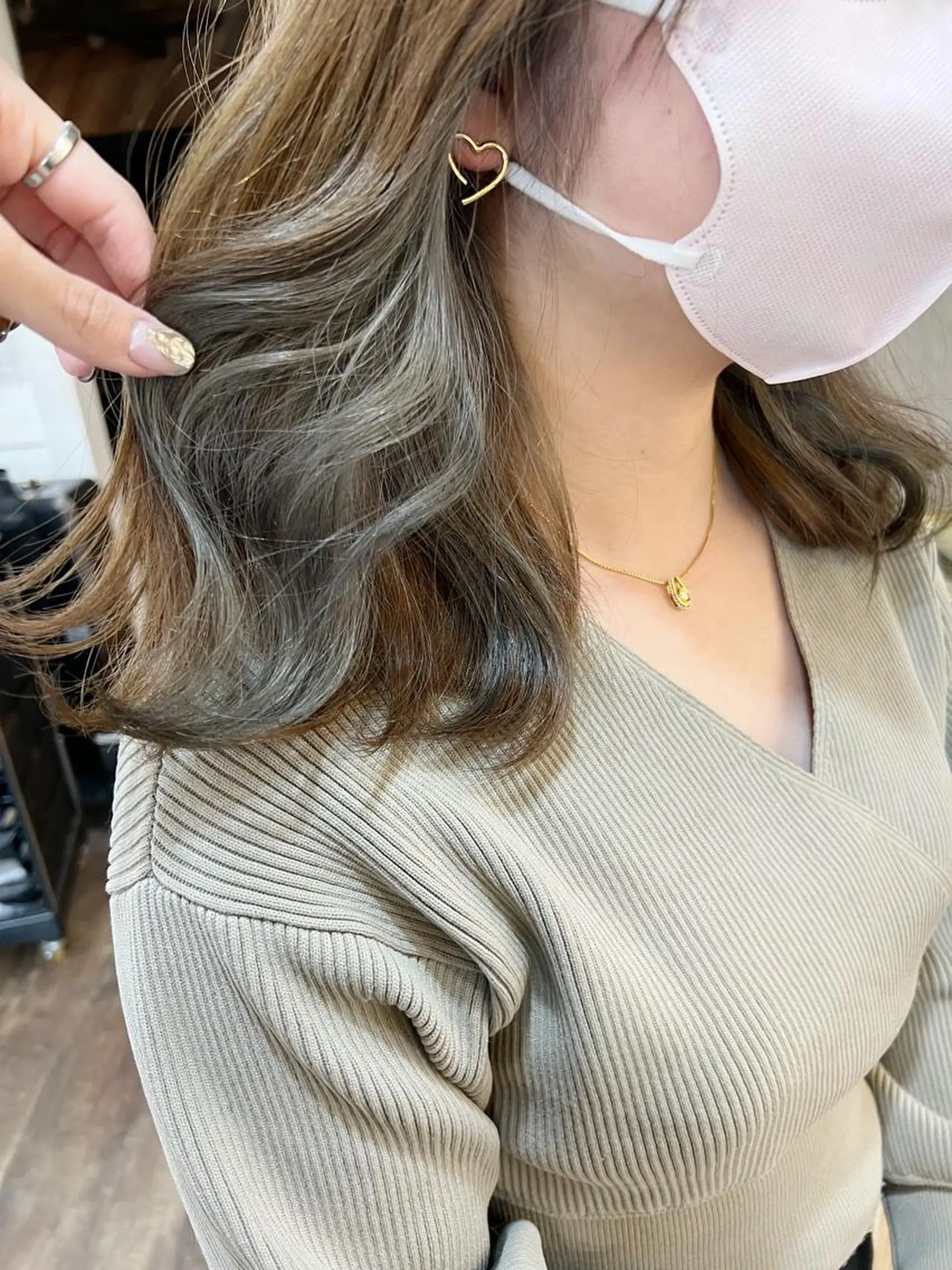 ミディアム カラー ダブルカラー イヤリングカラー ハイライトカラー イルミナカラー インナーカラー ヘアカラー トリートメント 初めてでも失敗しない 透明感カラー　Miiのヘアスタイル