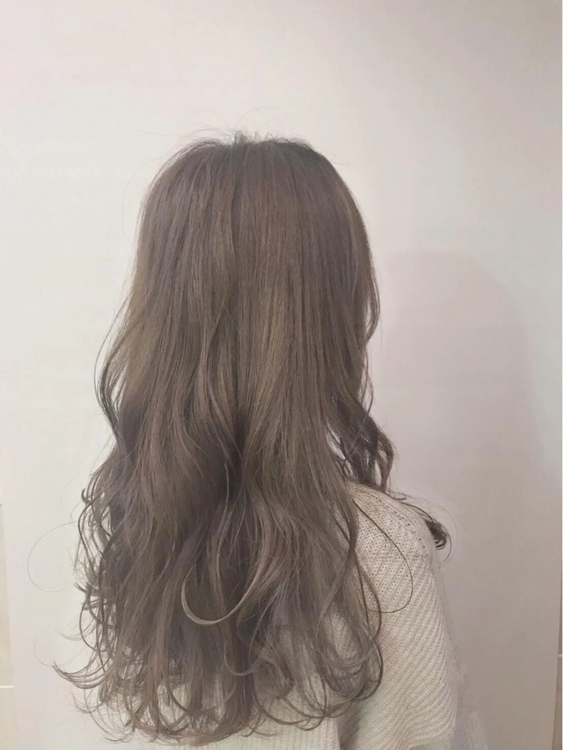 ロング カラー ベージュカラー ブリーチ ミルキーベージュ オレンジ カット ヘアカラー トリートメント ぱつっとボブ/ 小野あかねのヘアスタイル