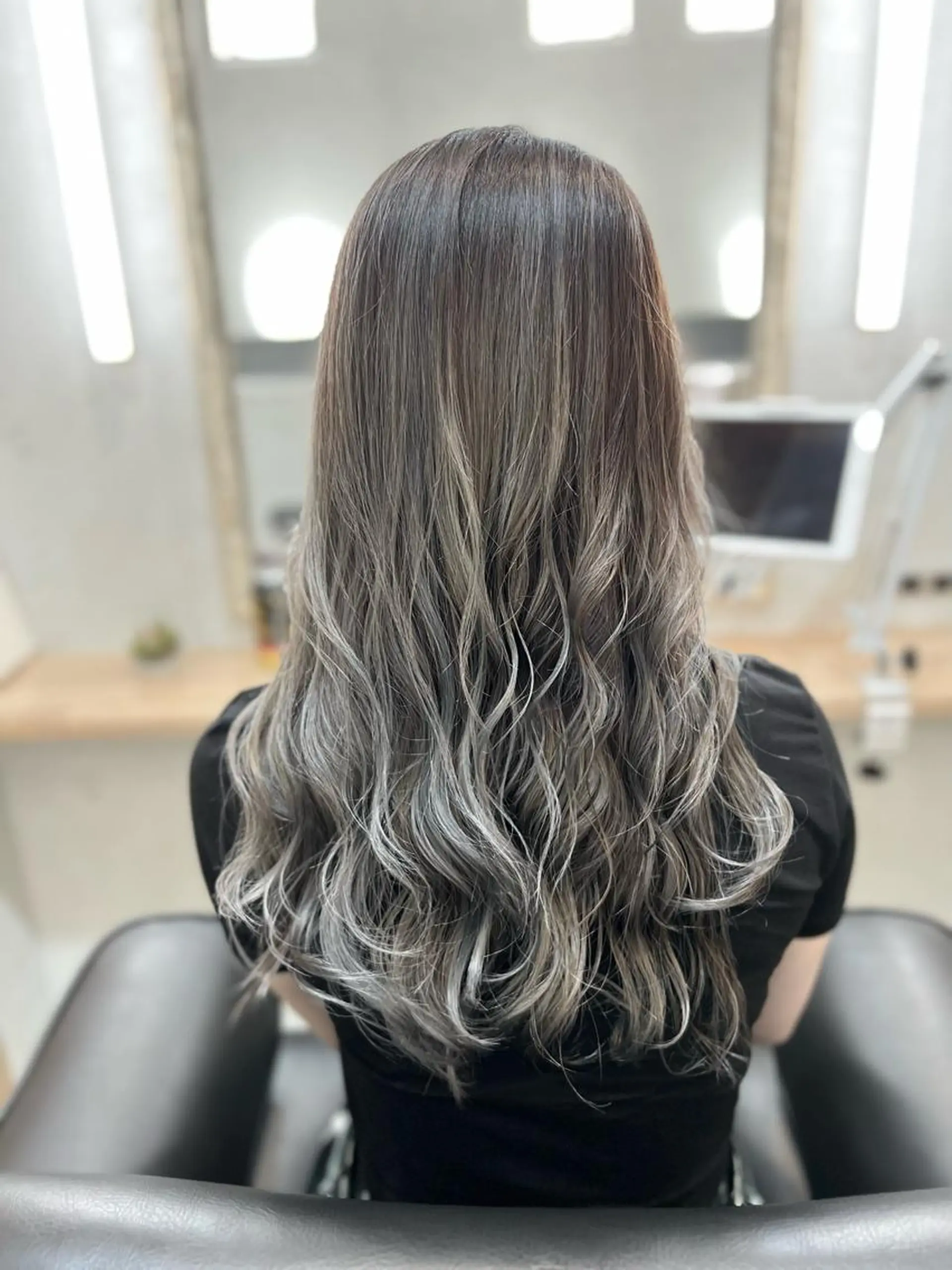 ロング カラー バレイヤージュ レイヤーカット 川村 昌広のヘアスタイル