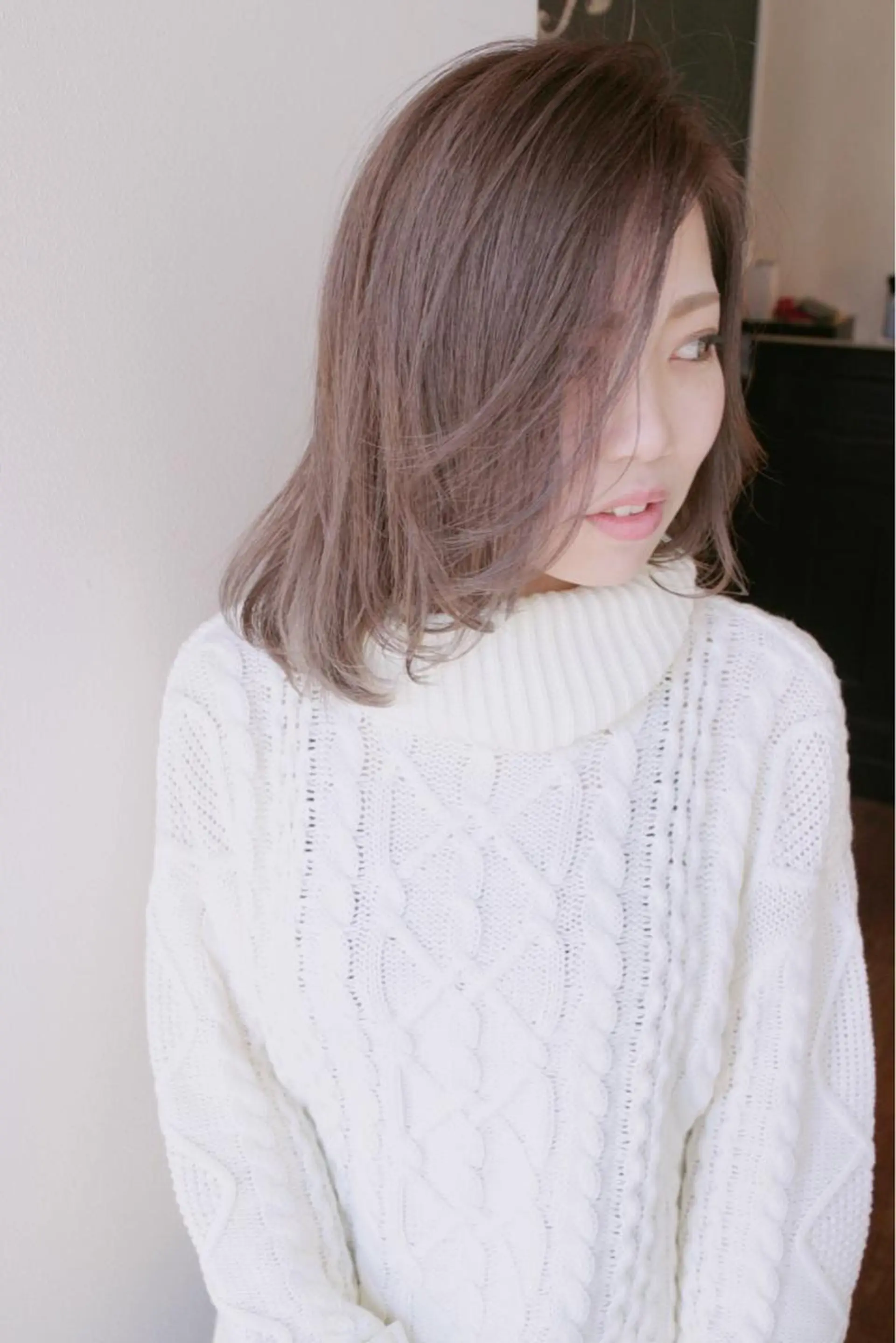ミディアム アッシュ カット ヘアカラー トリートメント 吉本 知弘のヘアスタイル