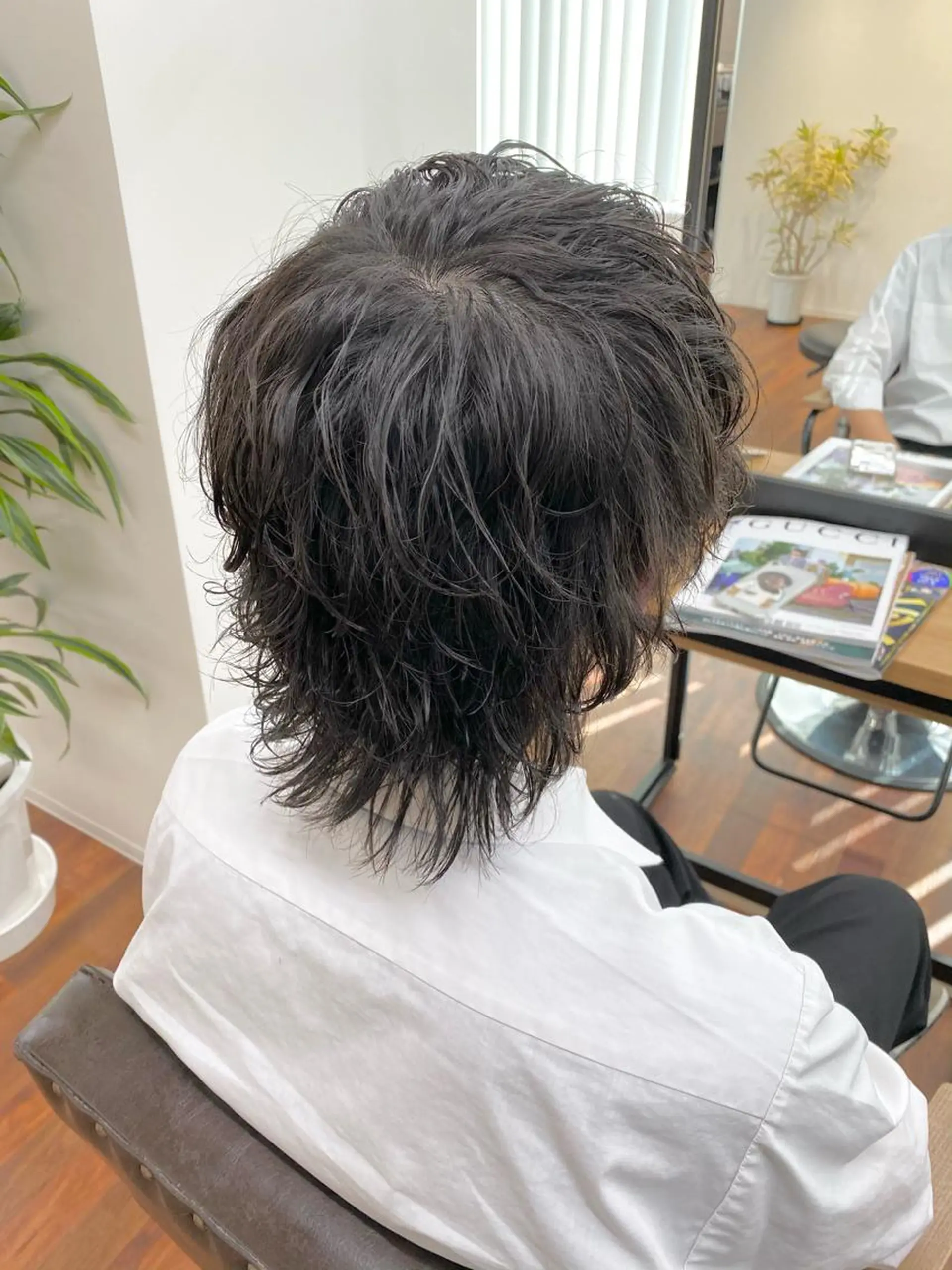 パーマ メンズ メンズパーマ メンズツイストパーマ メンズウルフカット ウルフカット ツイストパーマ 岡本 智次のヘアスタイル