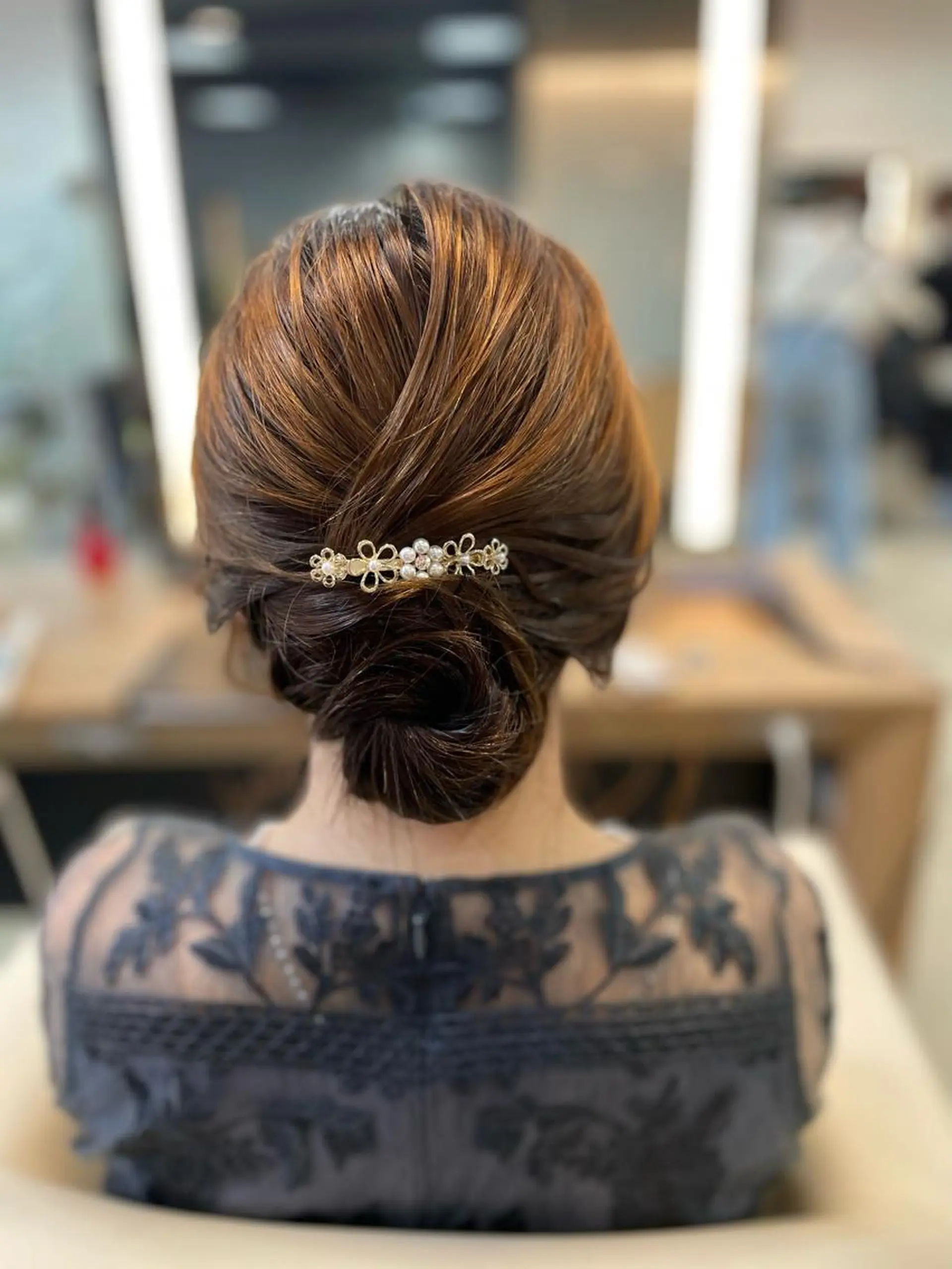 ミディアム ヘアアレンジ ハイトーン/レイヤー 似合わせ・ユキノのヘアスタイル