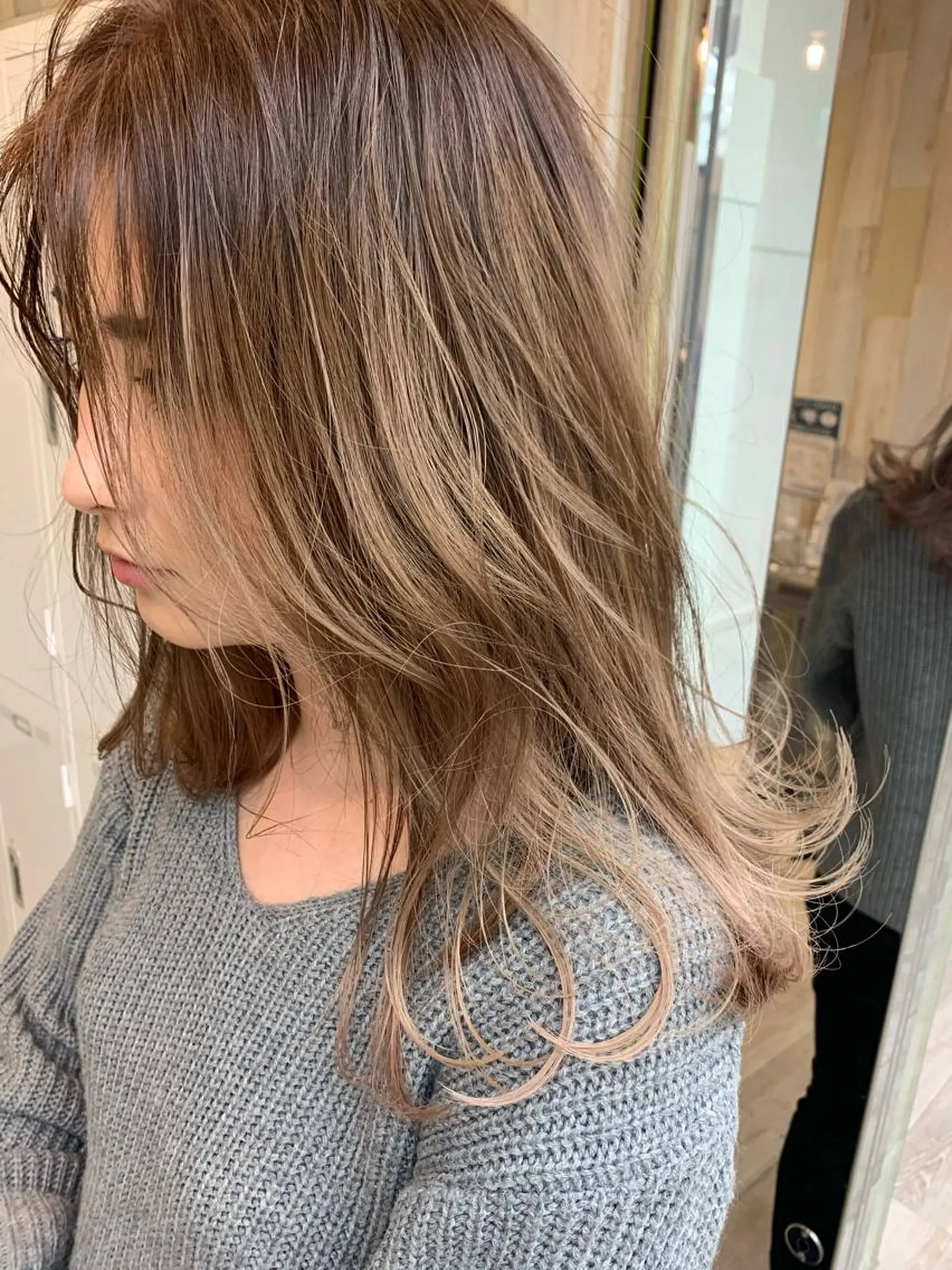 ロング カラー ブロンド 透明感カラー ハイライトカラー イルミナカラー ハイライト fhami 店長 髪質改善　DAITOのヘアスタイル