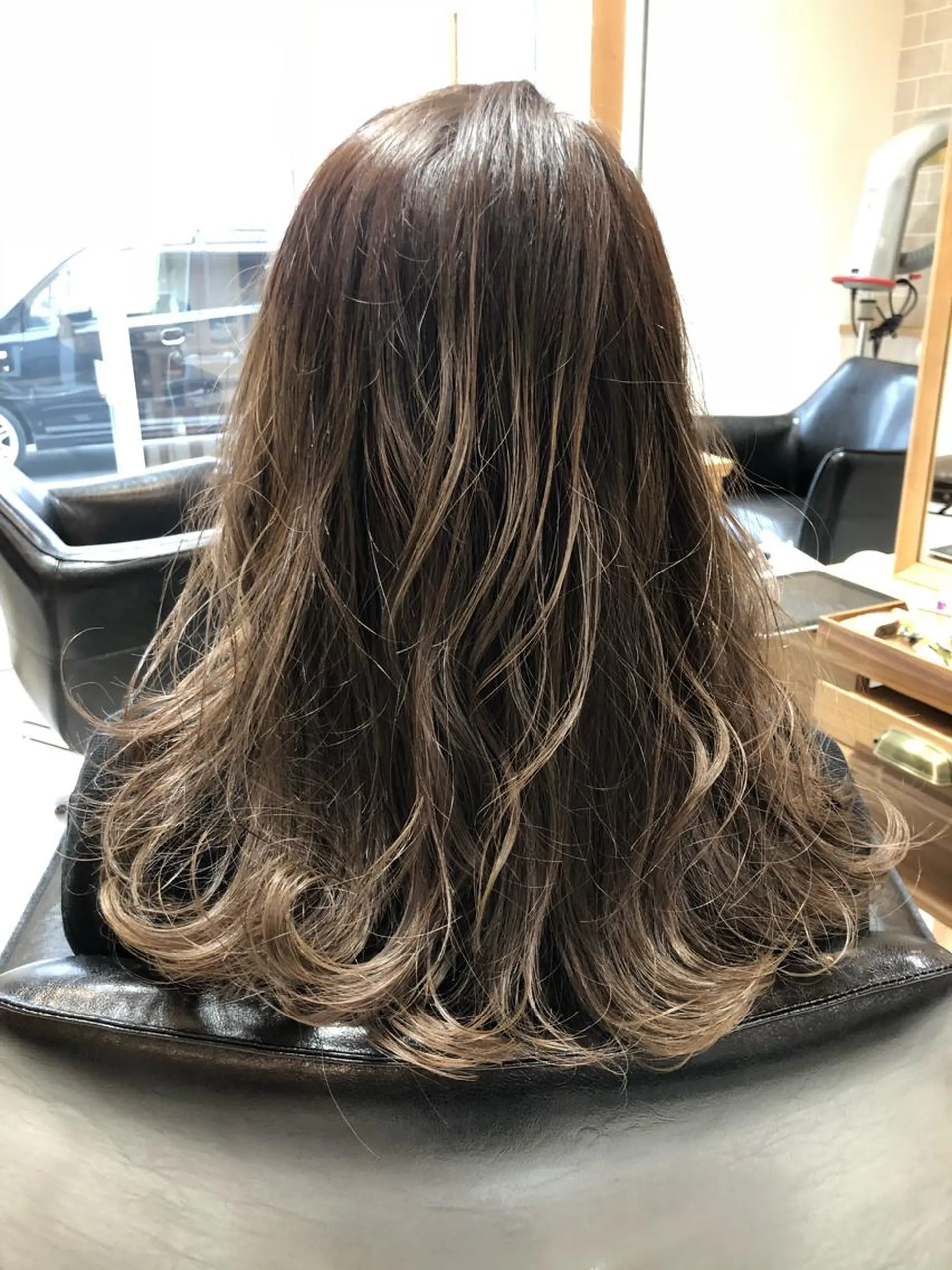 ロング 小谷 紘一のヘアスタイル