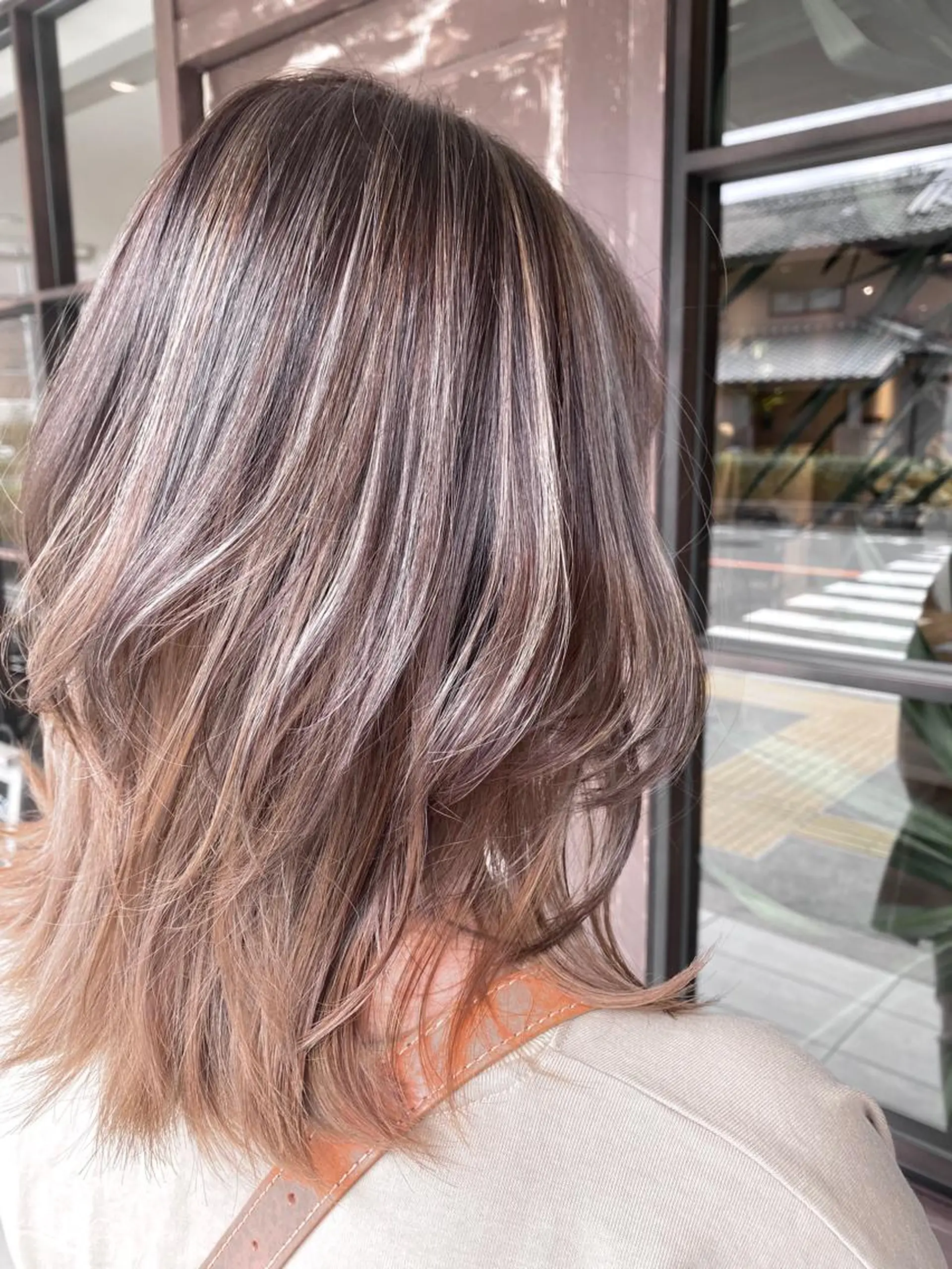 ミディアム カラー ハイライトカラー ハイライト レイヤーカット ヘアカラー 川越 輝梨奈のヘアスタイル