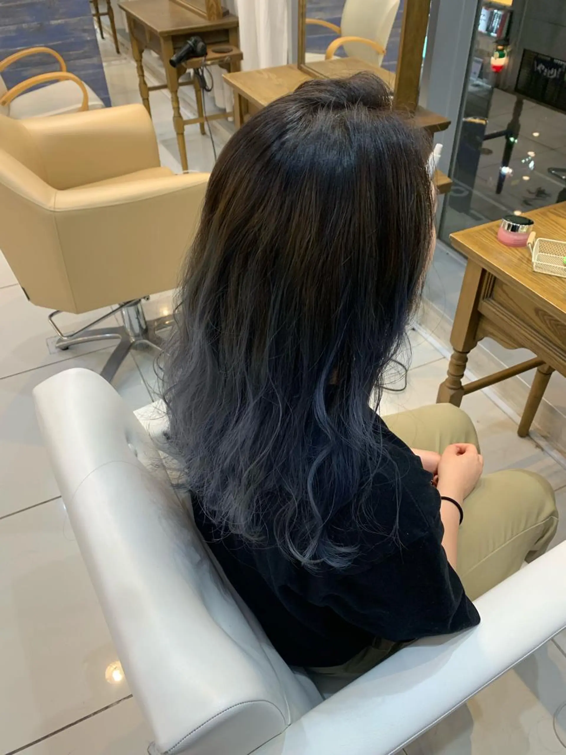 カラー グラデーションカラー 天野 利咲のヘアスタイル