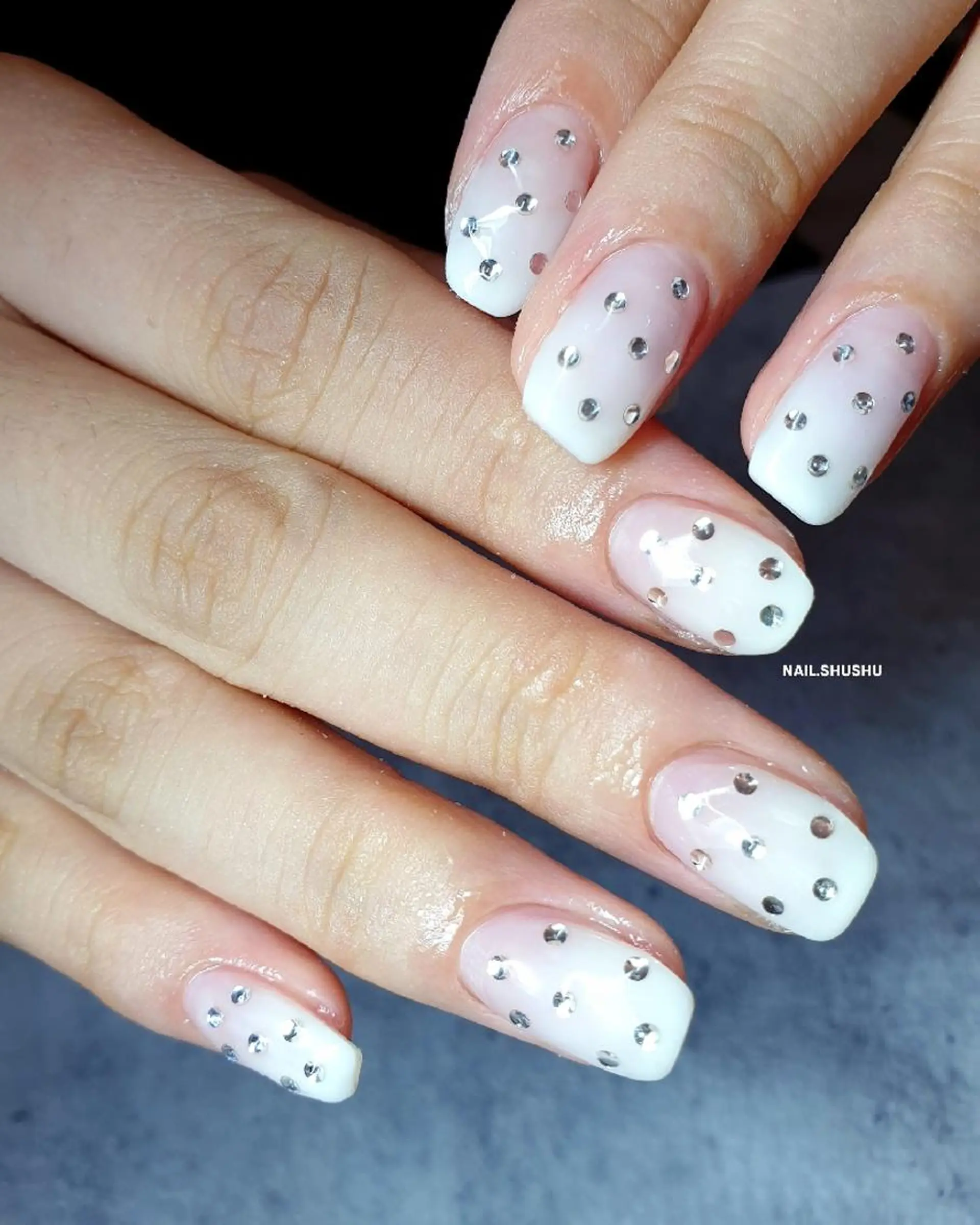 ネイル アートネイル 韓国ネイル 持ち込み ニュアンスネイル シンプルネイル 3dパーツ/流行り 👧shushu❤️のネイルデザイン