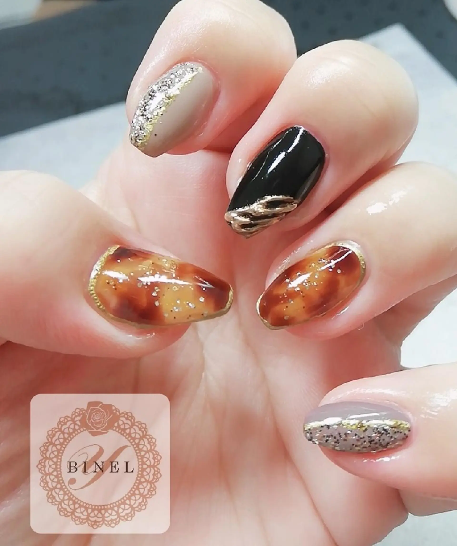 ネイル べっ甲ネイル ニュアンスネイル ハンドネイル Nail Salon Y.BINELのネイルデザイン
