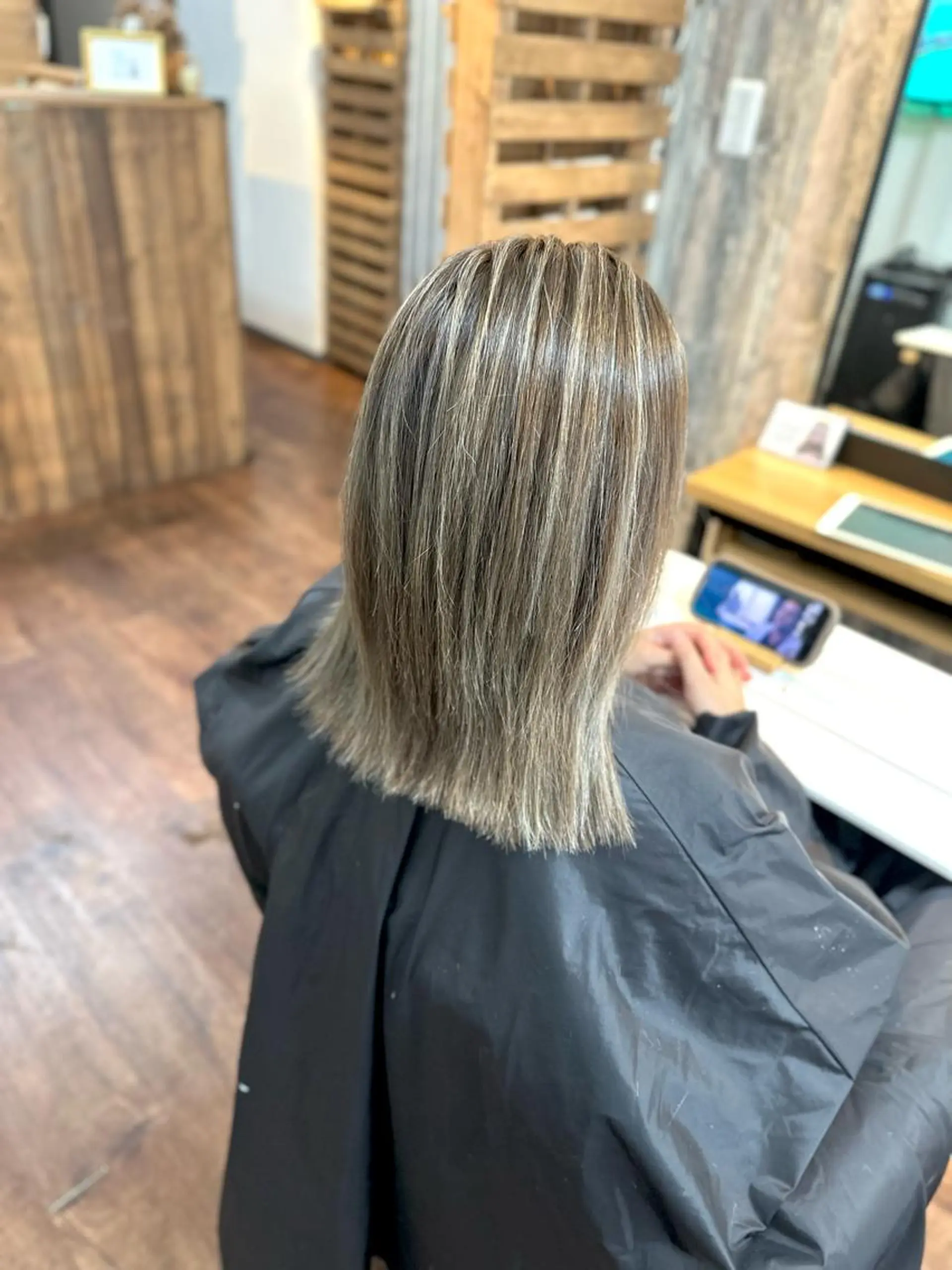 ミディアム カラー ハイライトカラー ハイライト カット ヘアカラー トリートメント Luzir⭐︎ GEN⭐︎のヘアスタイル