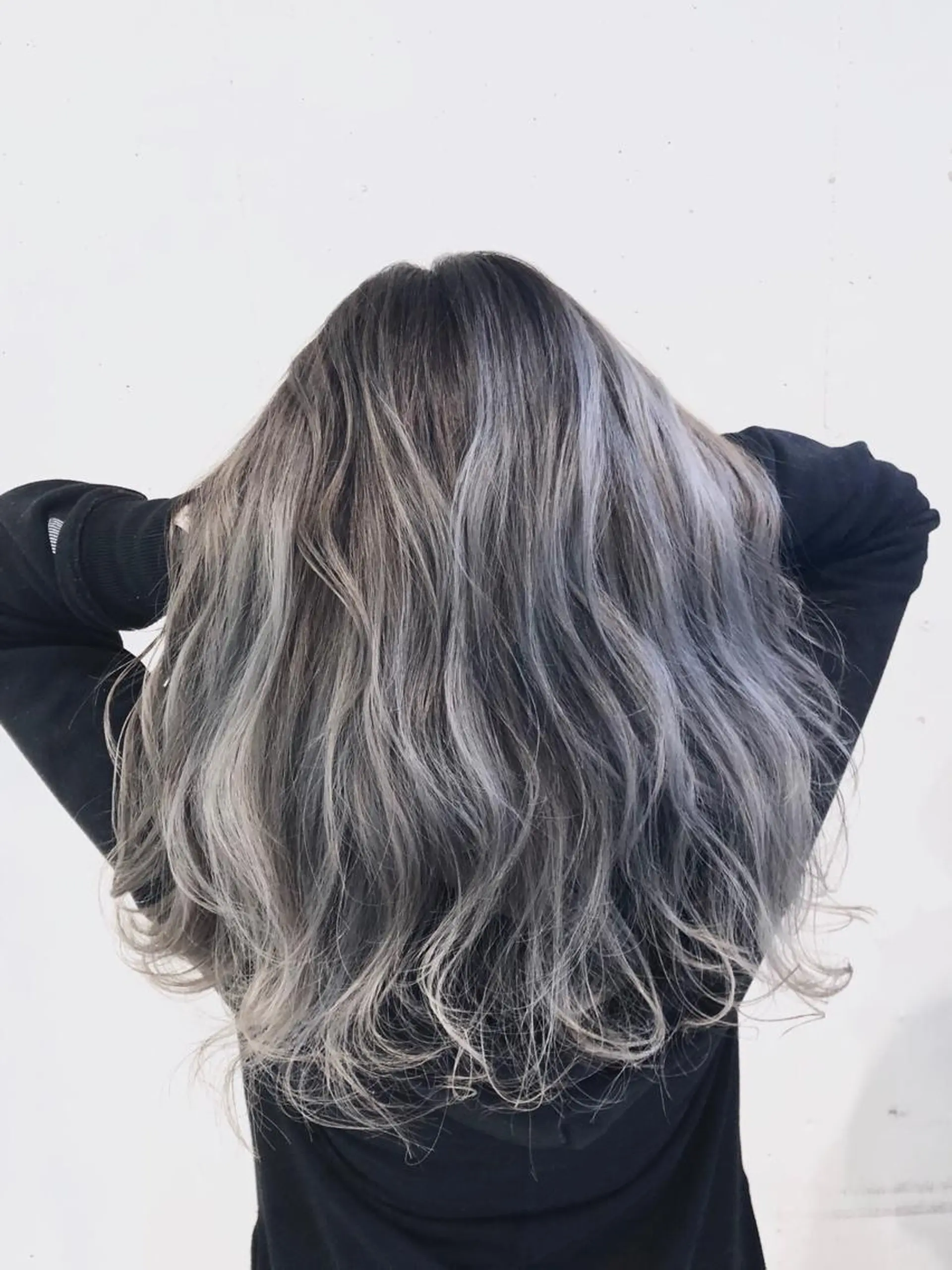 セミロング カラー パーマ ヘアアレンジ バレイヤージュ ブリーチ グラデーションカラー グレージュ ハイライトカラー 【ツヤ髪美容師】 ツダケイスケのヘアスタイル