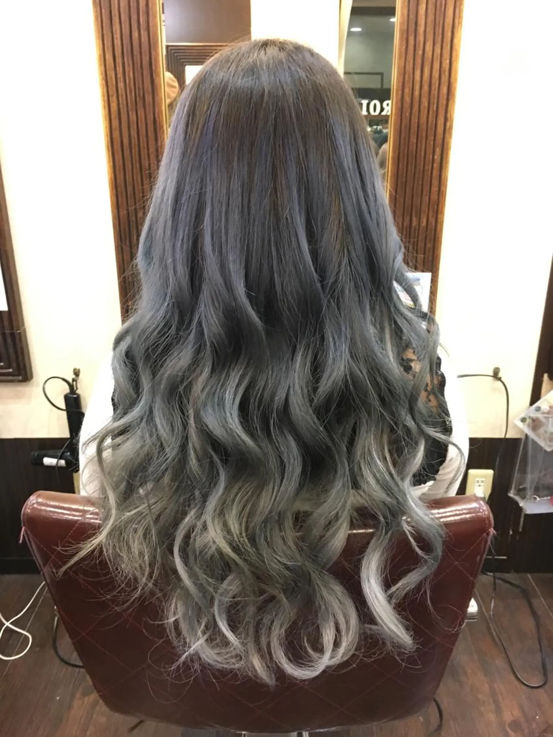 ロング カラー ブリーチ グラデーションカラー カット ヘアカラー エクステ ヘアセット 韓国ヘア🤍髪質改善 🇰🇷AKANEのヘアスタイル