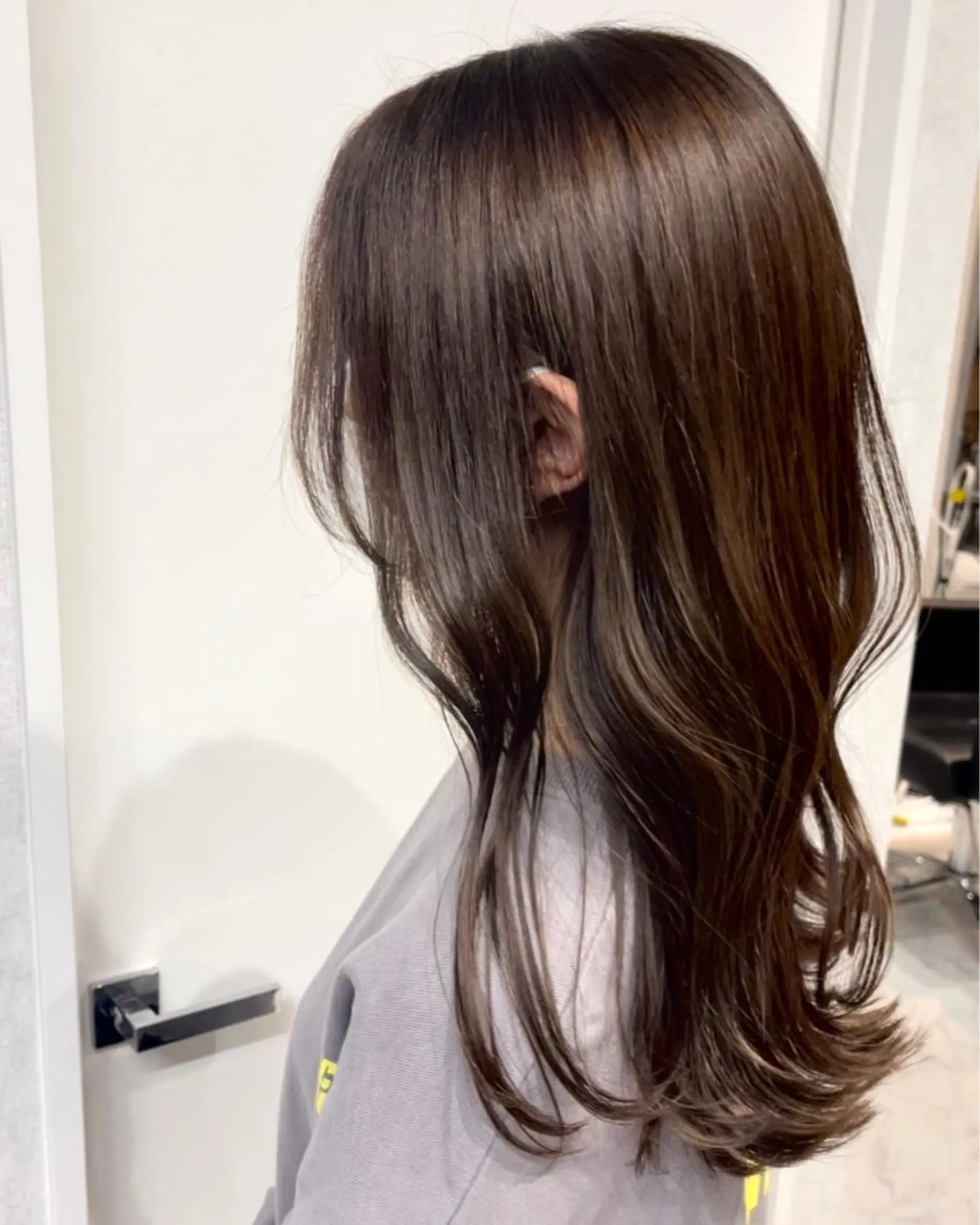 ミディアム カラー ヘアアレンジ バレイヤージュ デザインカラー ハイライトカラー 外国人風カラー ハイライト カット ヘアカラー トリートメント アンドウ ユウ/ レイヤーカット/韓国のヘアスタイル