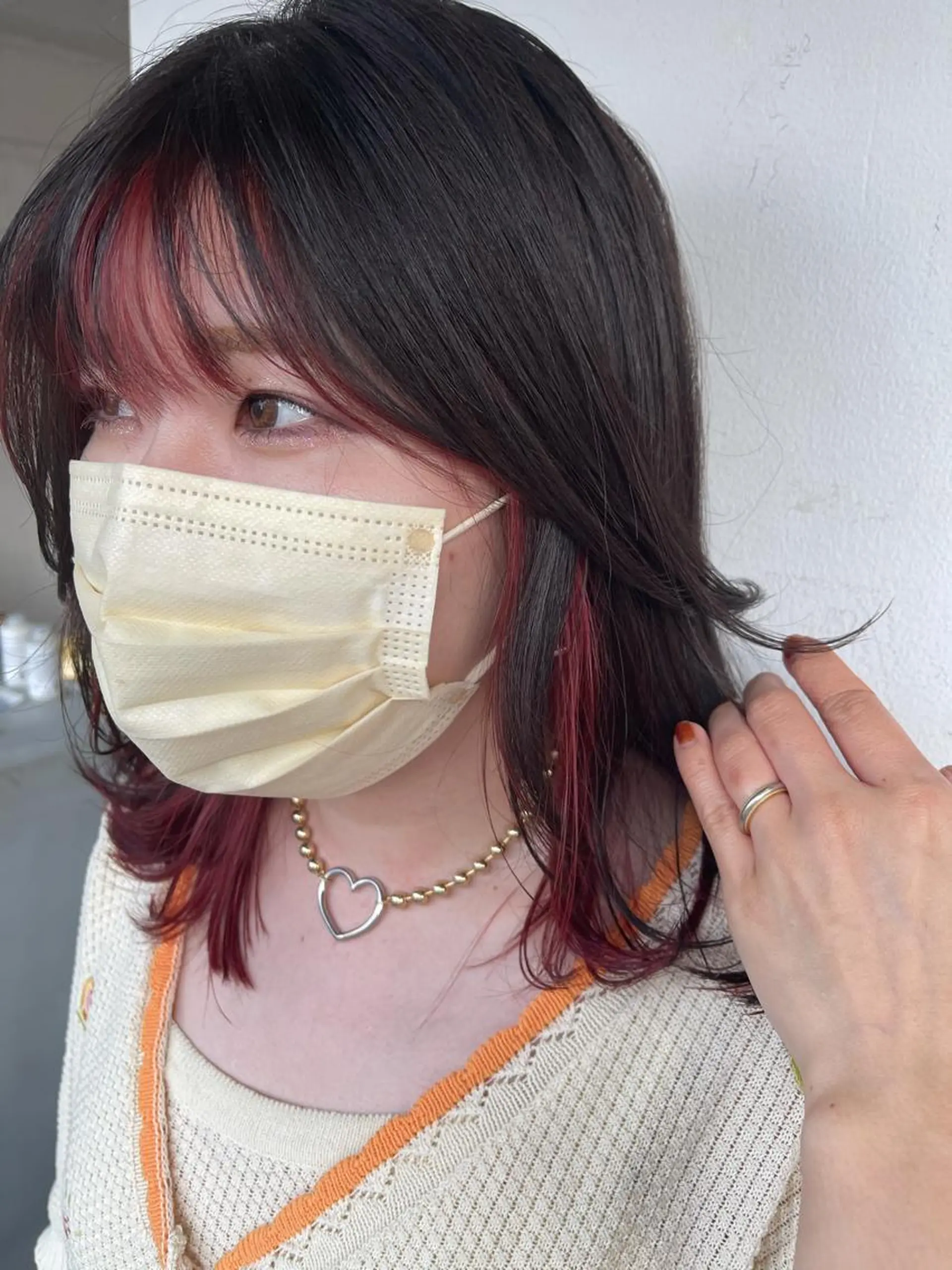 ミディアム カラー ミストバング デザインカラー  フェイスフレーミング インナーカラー 💓パーマ，💗 レイヤーカットのヘアスタイル