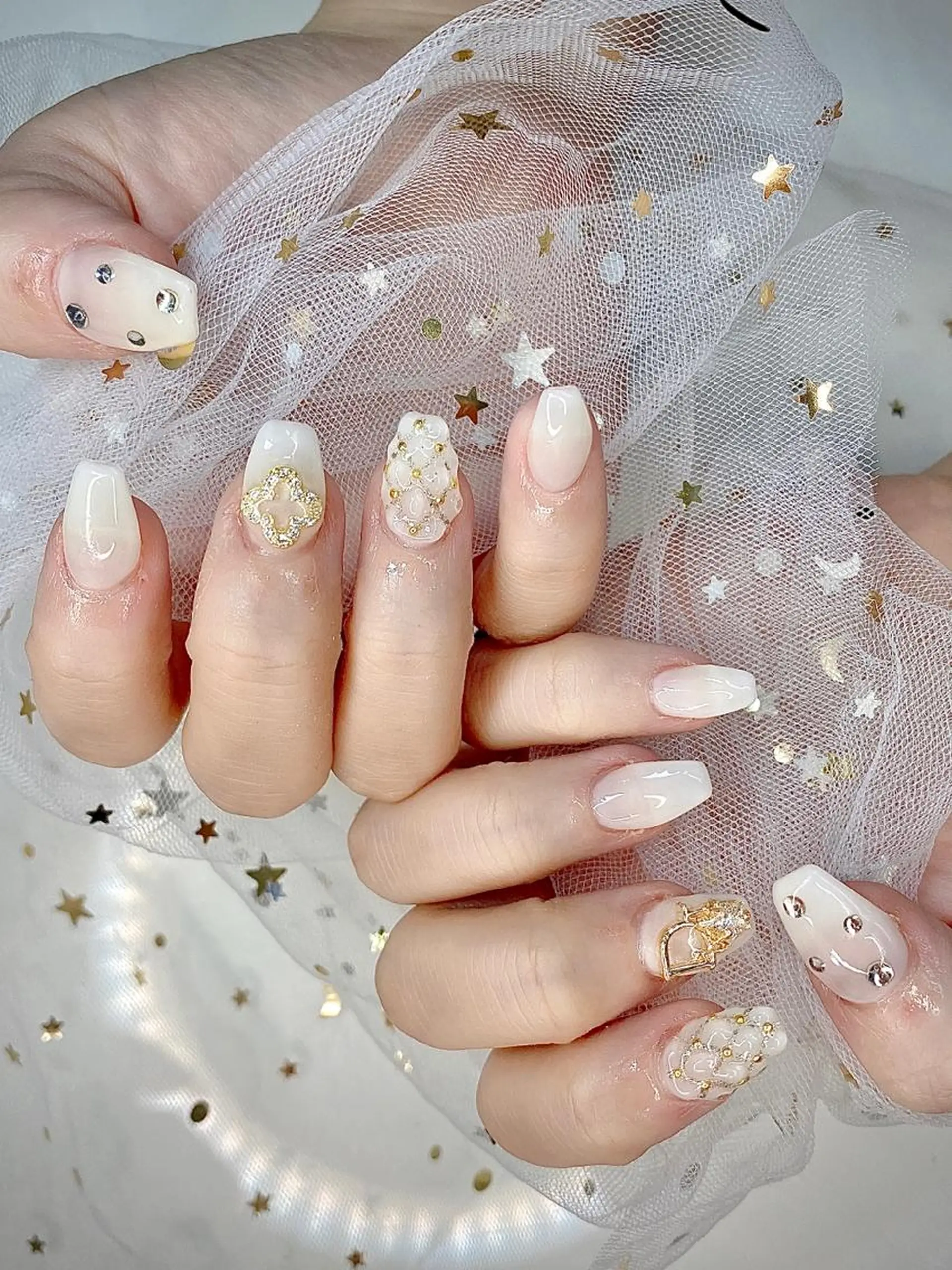 ネイル I-nailロング /ワンホン/キラキラのネイルデザイン