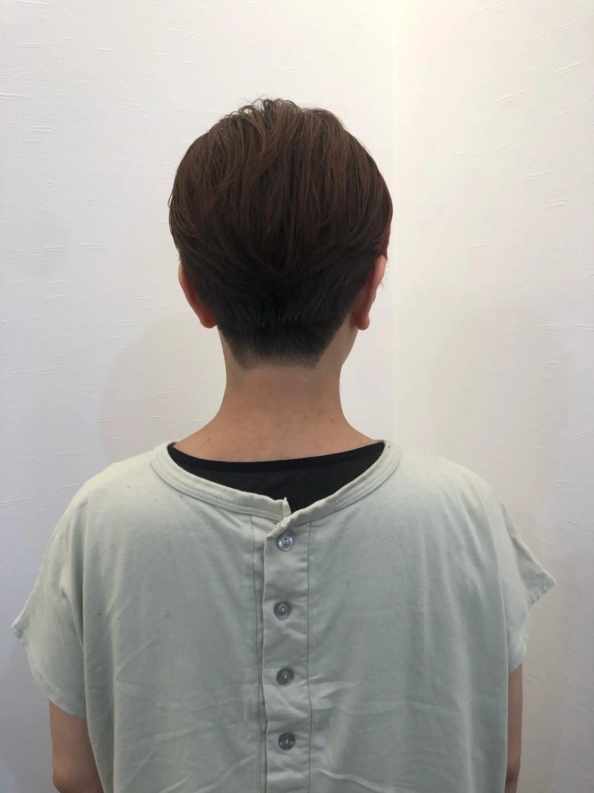 ショート ツノガイ エリのヘアスタイル