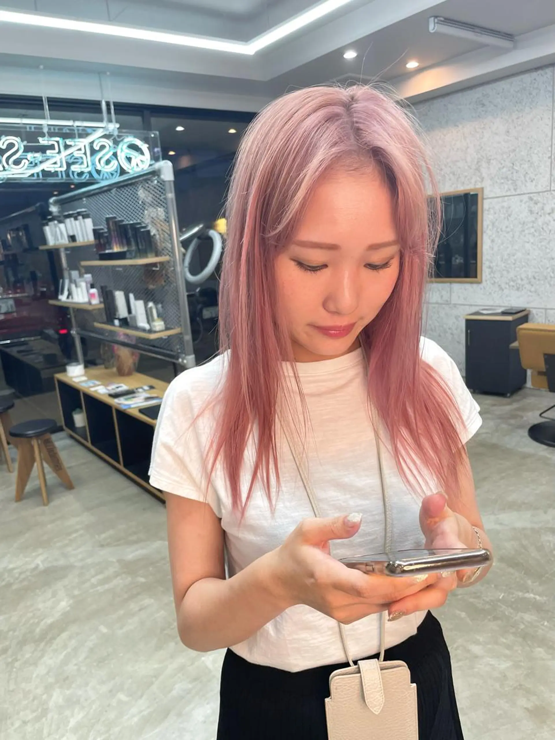 ミディアム カラー ブリーチ LOBBY HIMERIのヘアスタイル