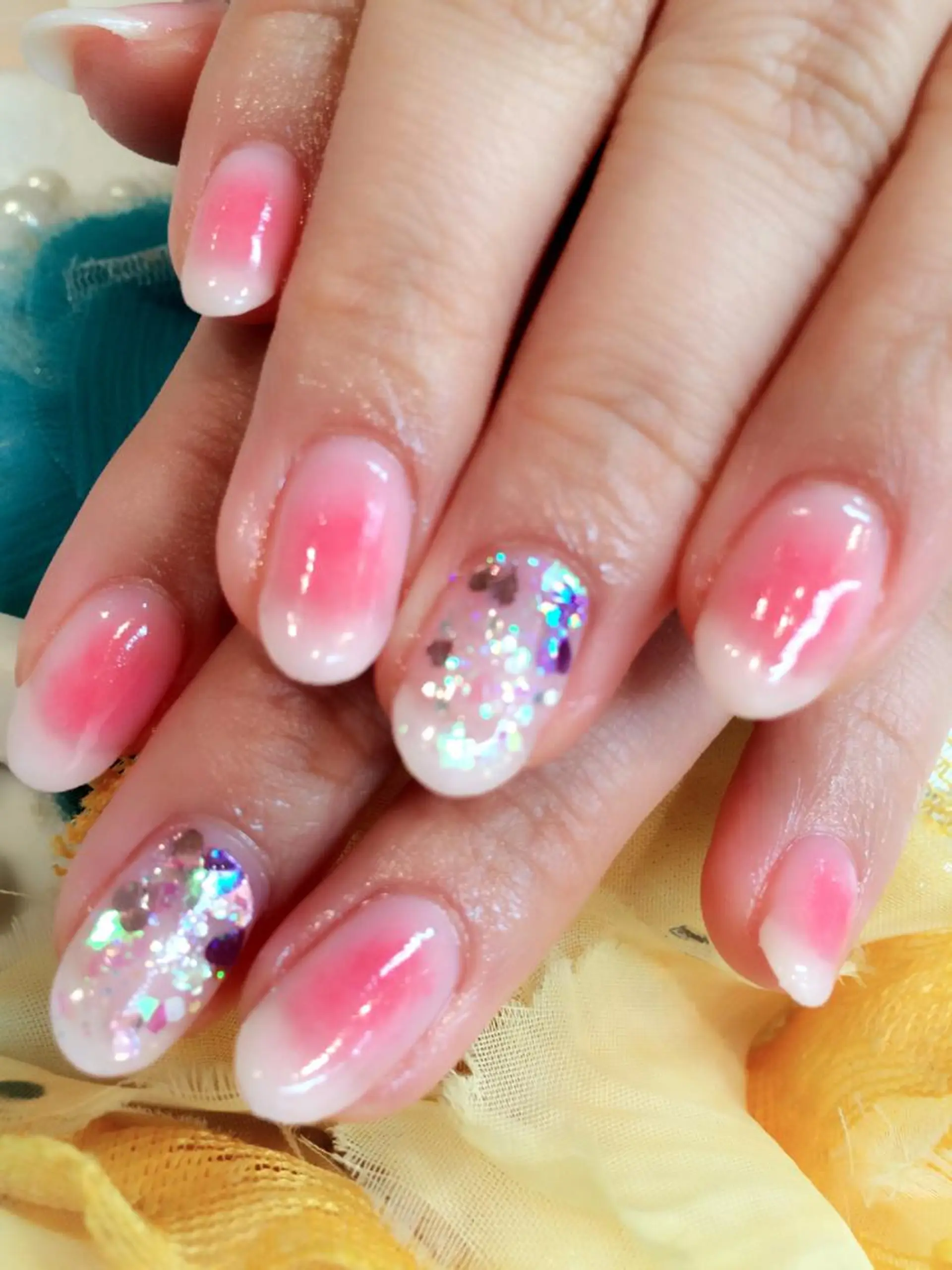 ネイル チークネイル ハート キラキラネイル ピンク mie_ nailのネイルデザイン