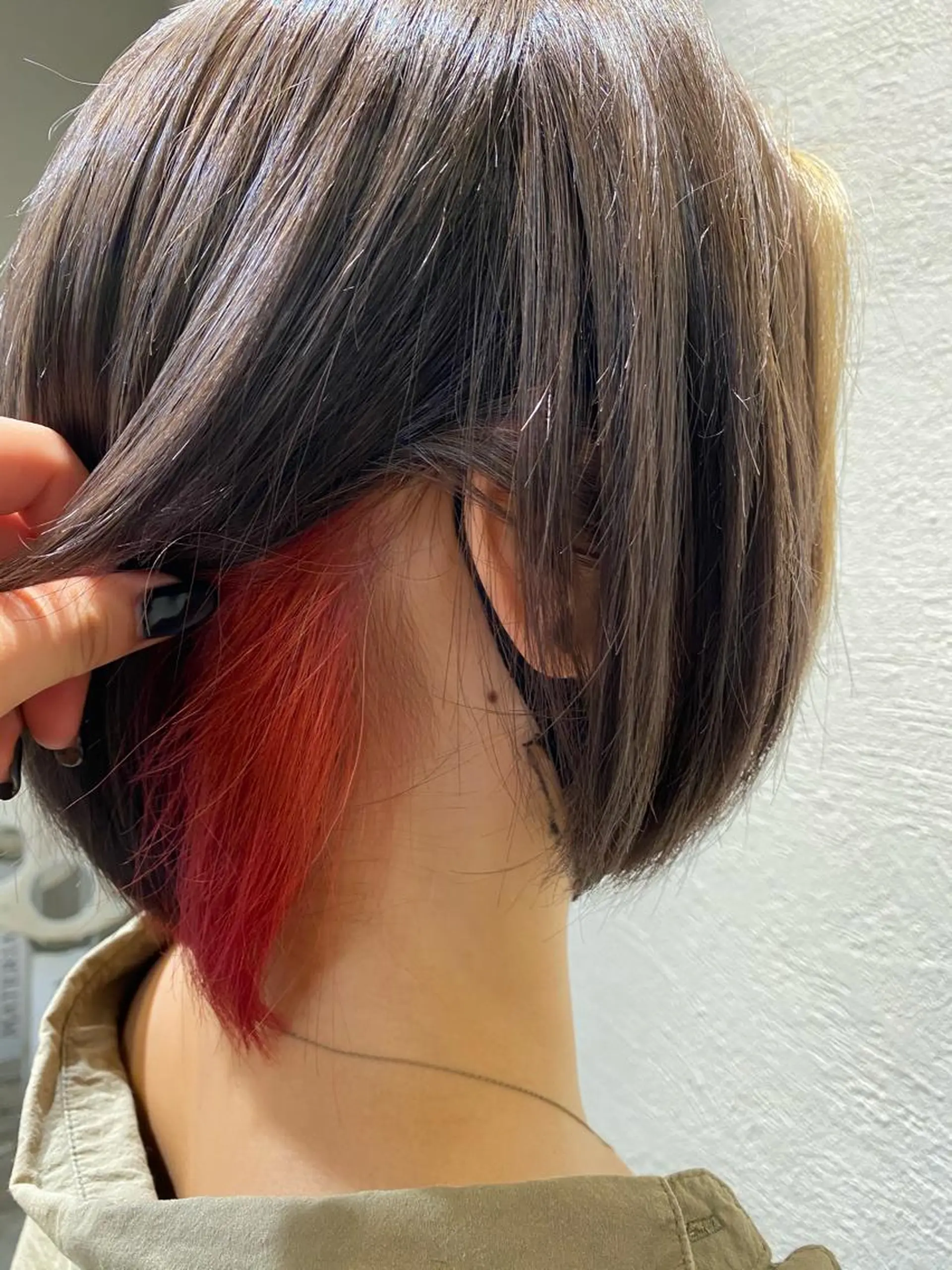 ミディアム カラー ミストバング  フェイスフレーミング グレージュ レッドカラー オタクギャル美容師 💫三小田 千容のヘアスタイル