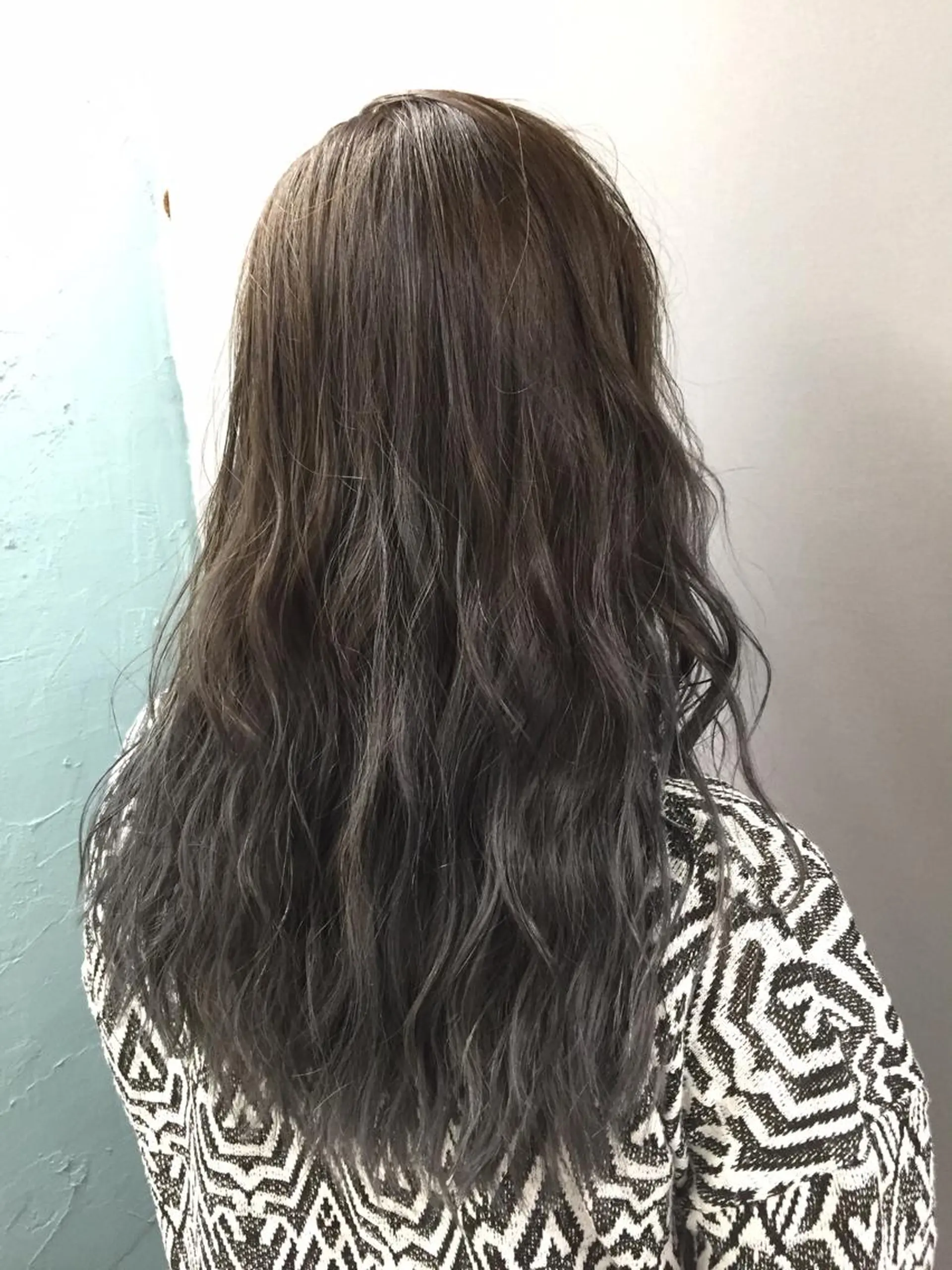 ロング カラー ヘアアレンジ アッシュ アッシュグレー グラデーションカラー 外国人風カラー 枝毛カット＆髪質改善 満足NO.1岡しゃんのヘアスタイル