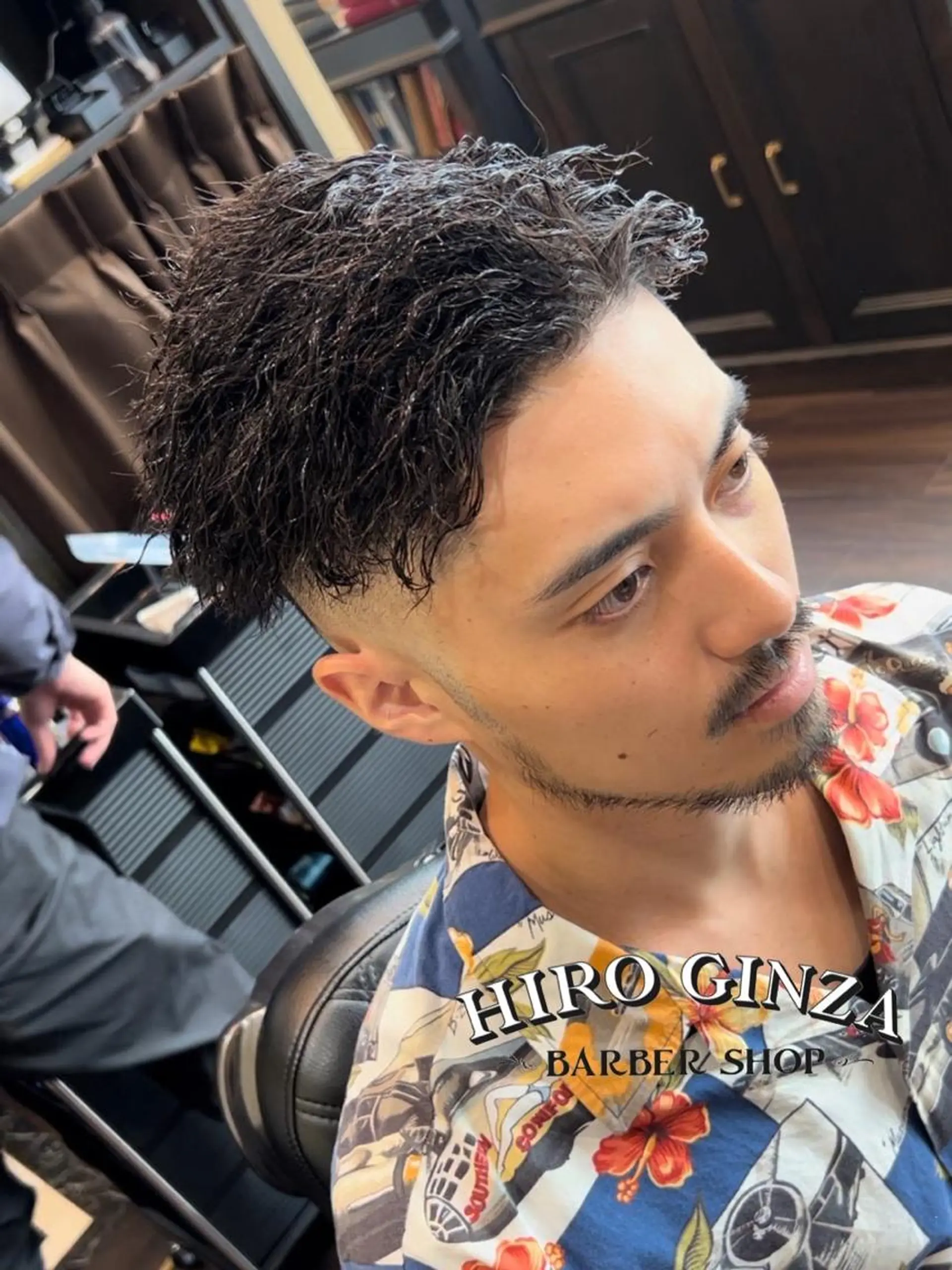 ミディアム パーマ メンズ blazeman barbershop 新宿店所属・猪井 明のヘアスタイル