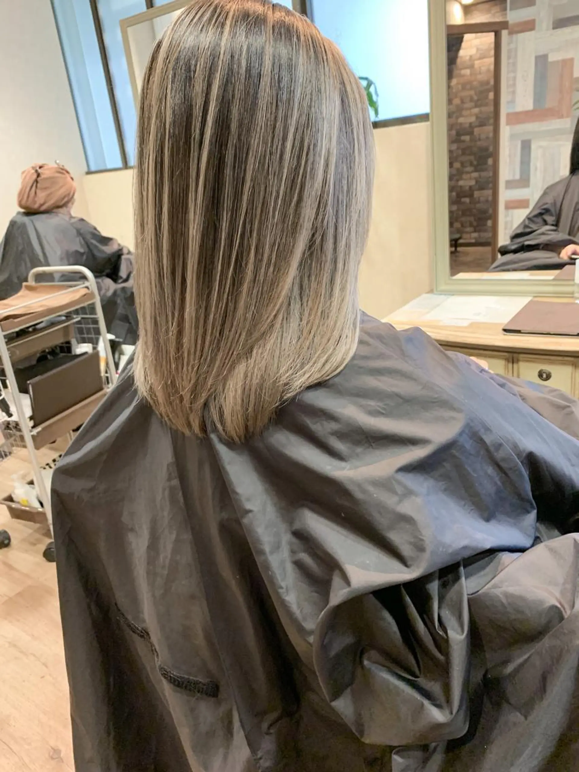 セミロング Lit.豊橋 夏目のヘアスタイル