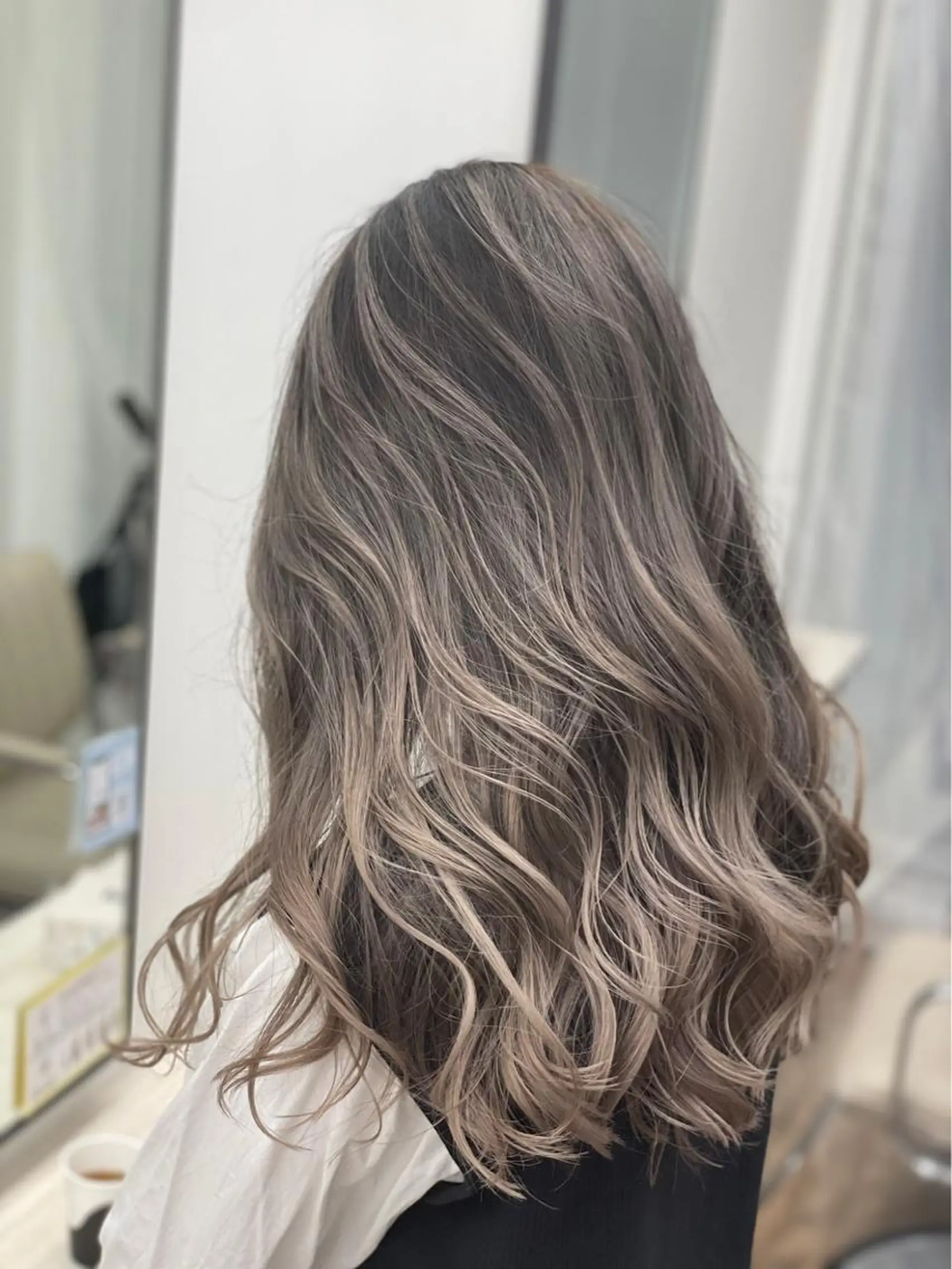 ロング カラー ヘアアレンジ アディクシーカラー バレイヤージュ ハイライトカラー ハイトーンカラー メッシュ newi 川崎店のヘアスタイル