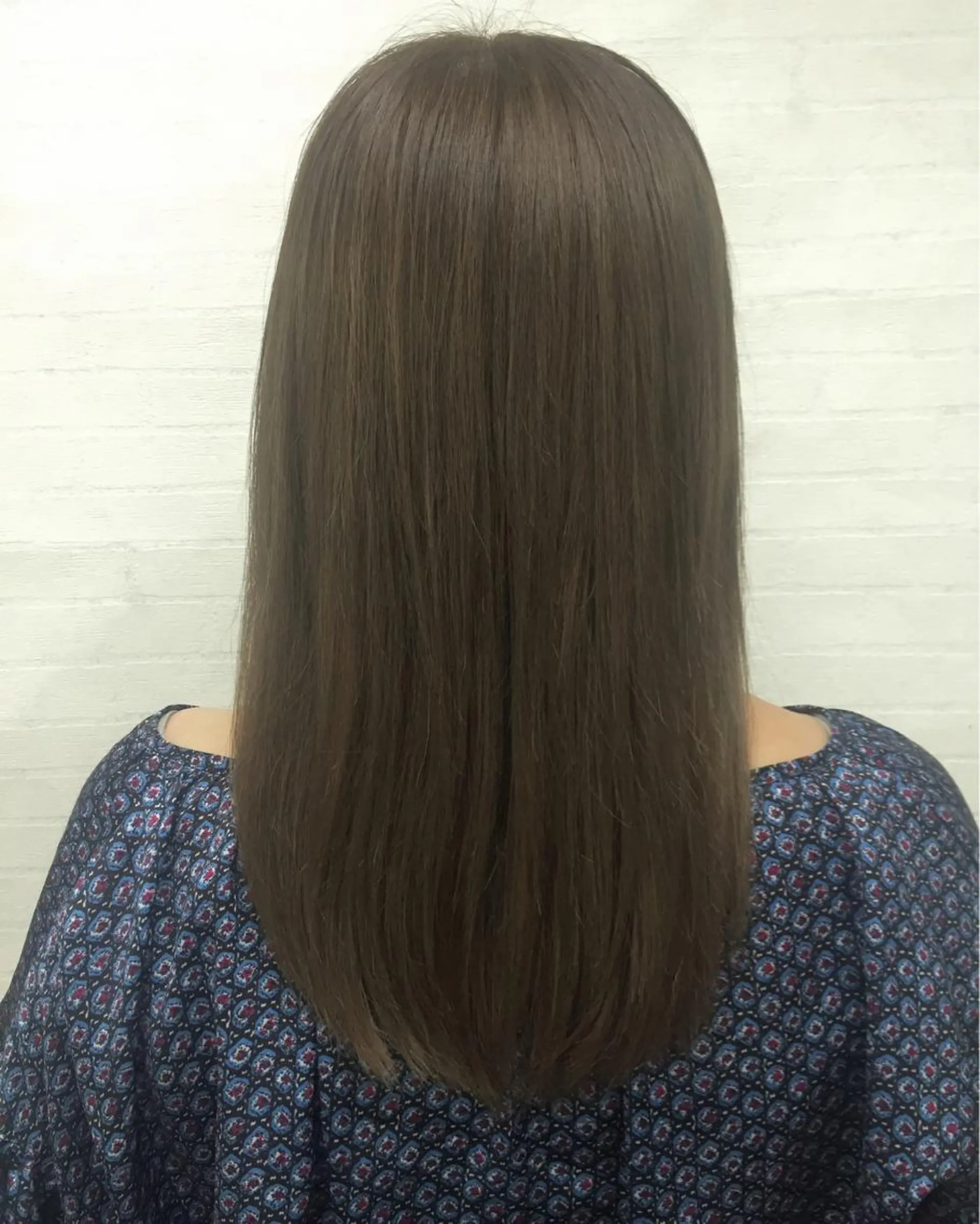 セミロング カラー アッシュ 齋藤 咲のヘアスタイル