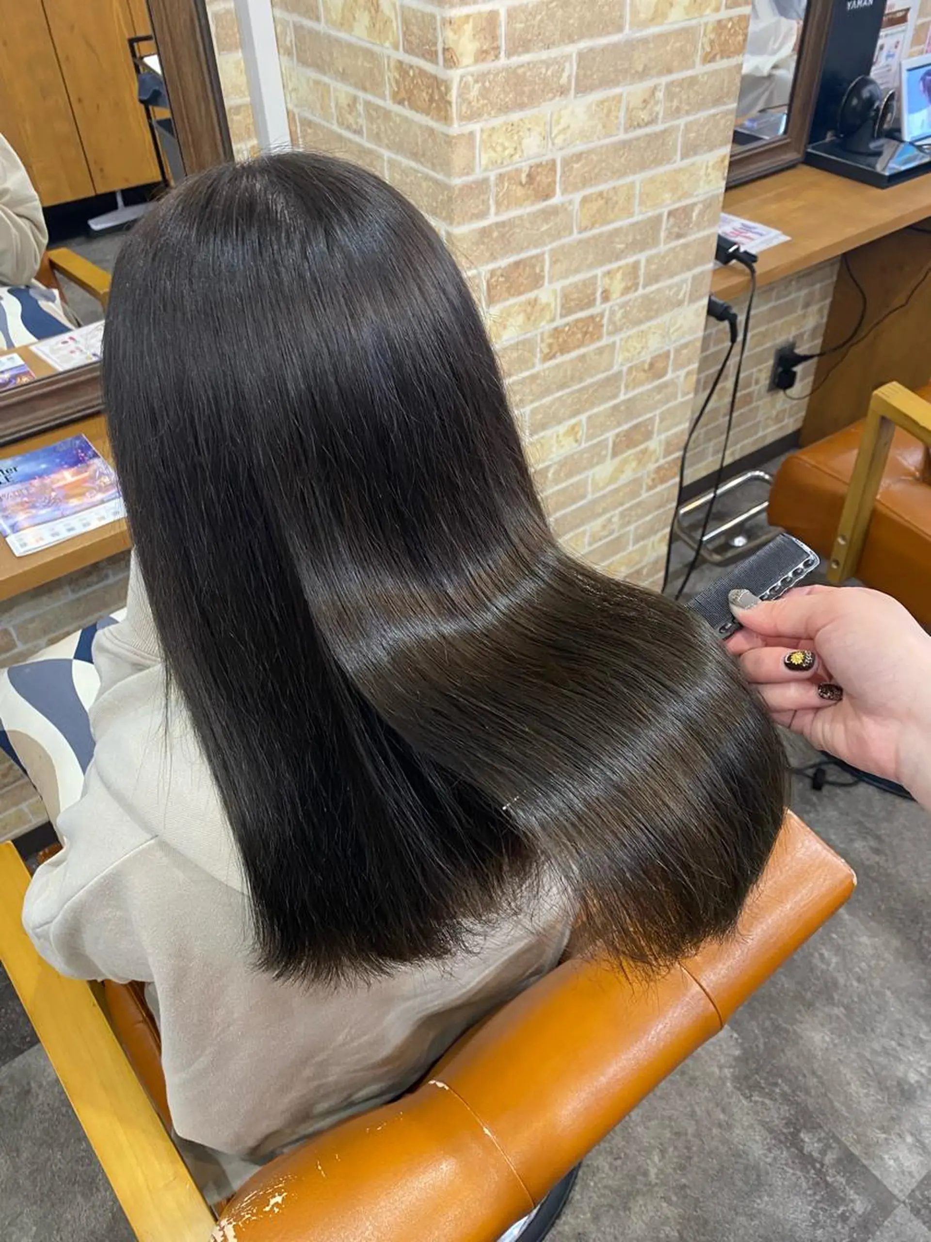 セミロング ヘアカラー トリートメント 美髪ヘア 🤍erikaのヘアスタイル