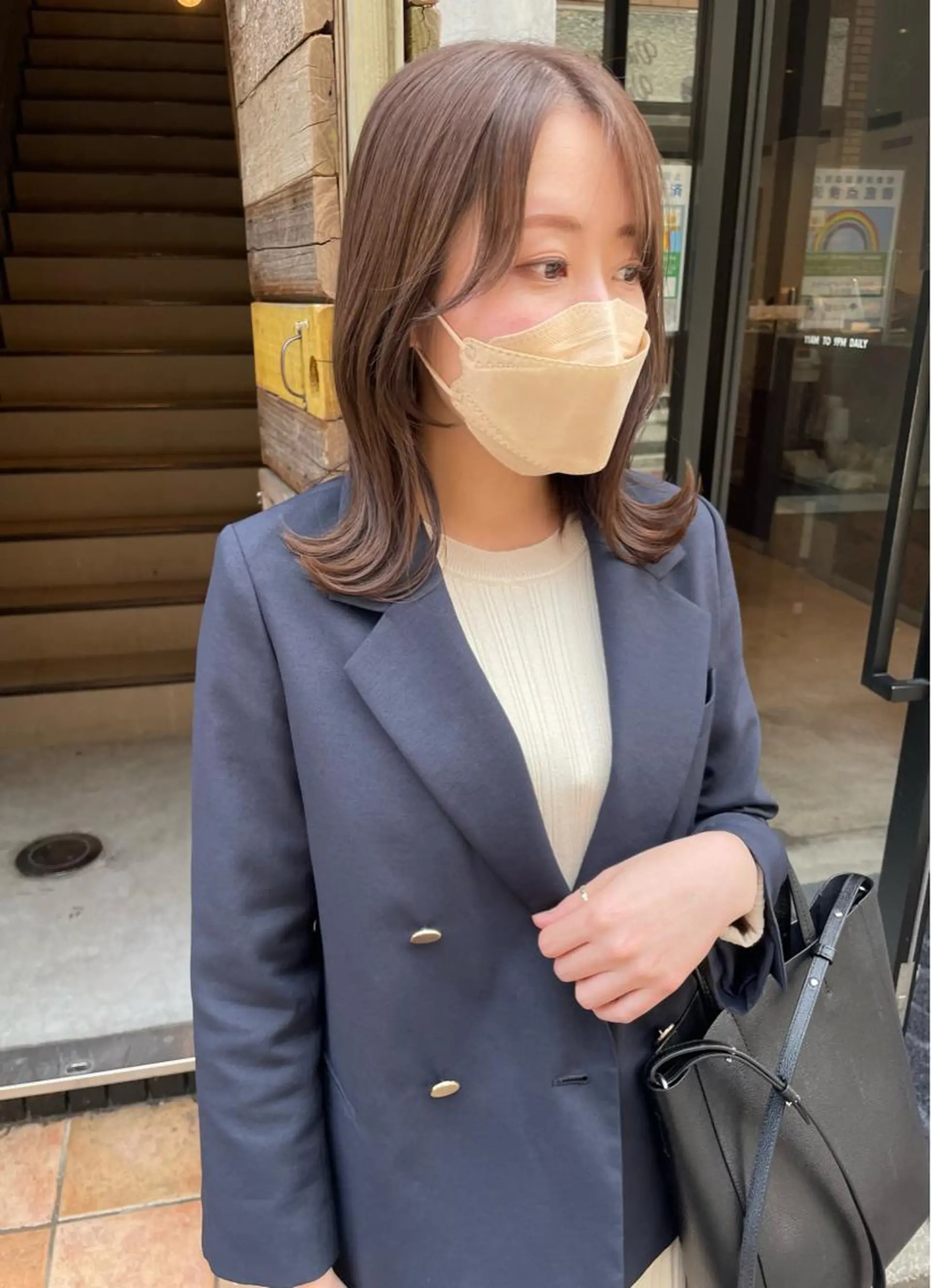 ミディアム カラー ボブレイヤー アッシュ ベージュカラー ブリーチ ブラウンカラー 🩰オリーブ/ ベージュ松本咲花🩰のヘアスタイル