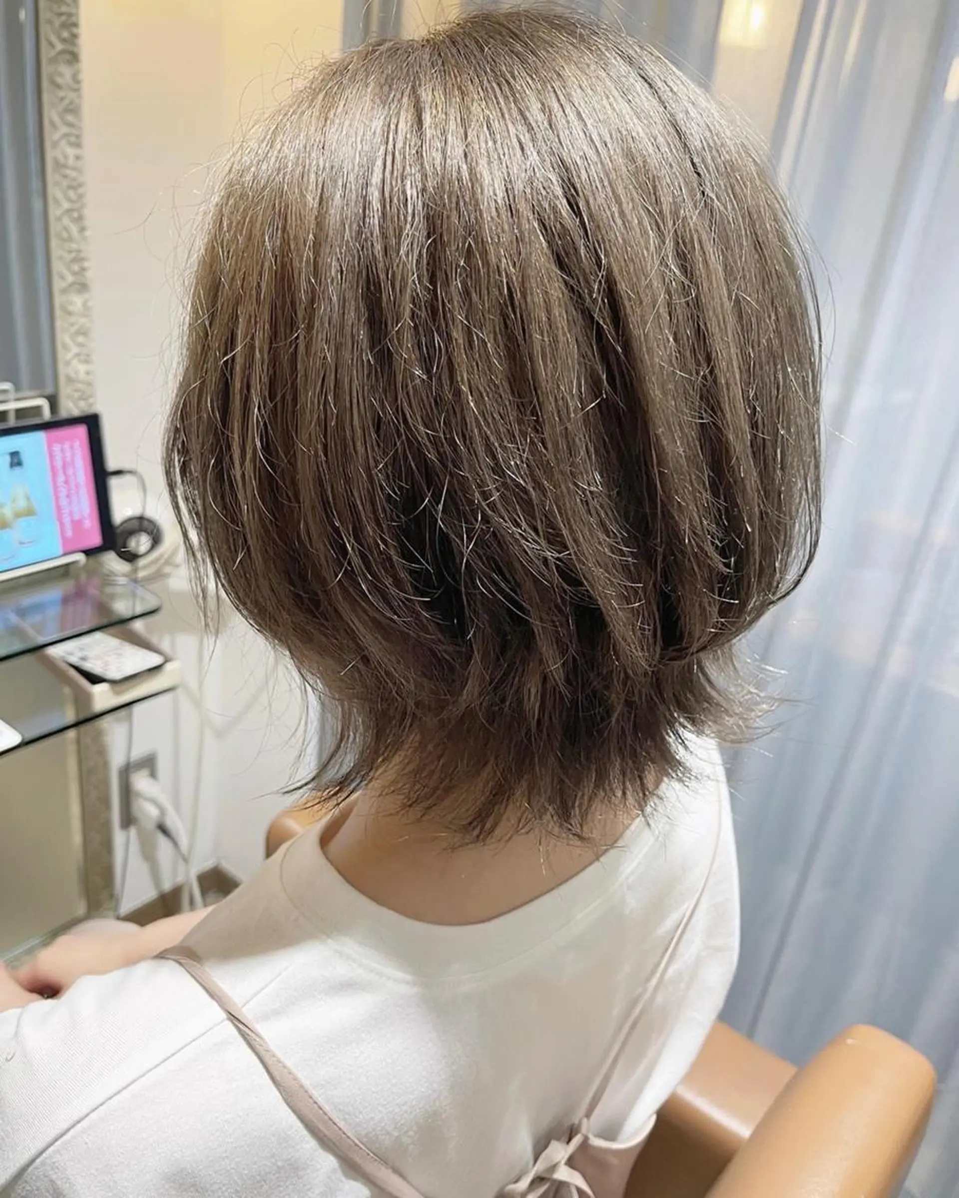 カラー ショートボブ アッシュ バレイヤージュ ミストバング ベージュカラー 🫧髪質改善艶カラー _マエダ 🫧のヘアスタイル