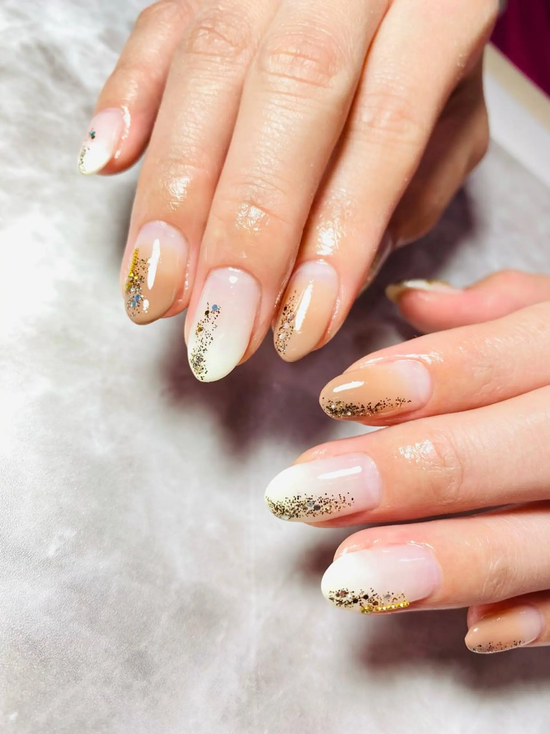 ネイル グラデーション ホワイト 冬ネイル ハンドネイル nailsalon RMIKのネイルデザイン